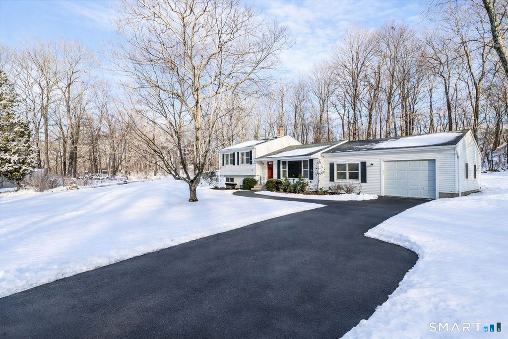 Photo of 8 Summit Lane, Ridgefield, CT 06877 (MLS # 24148517)