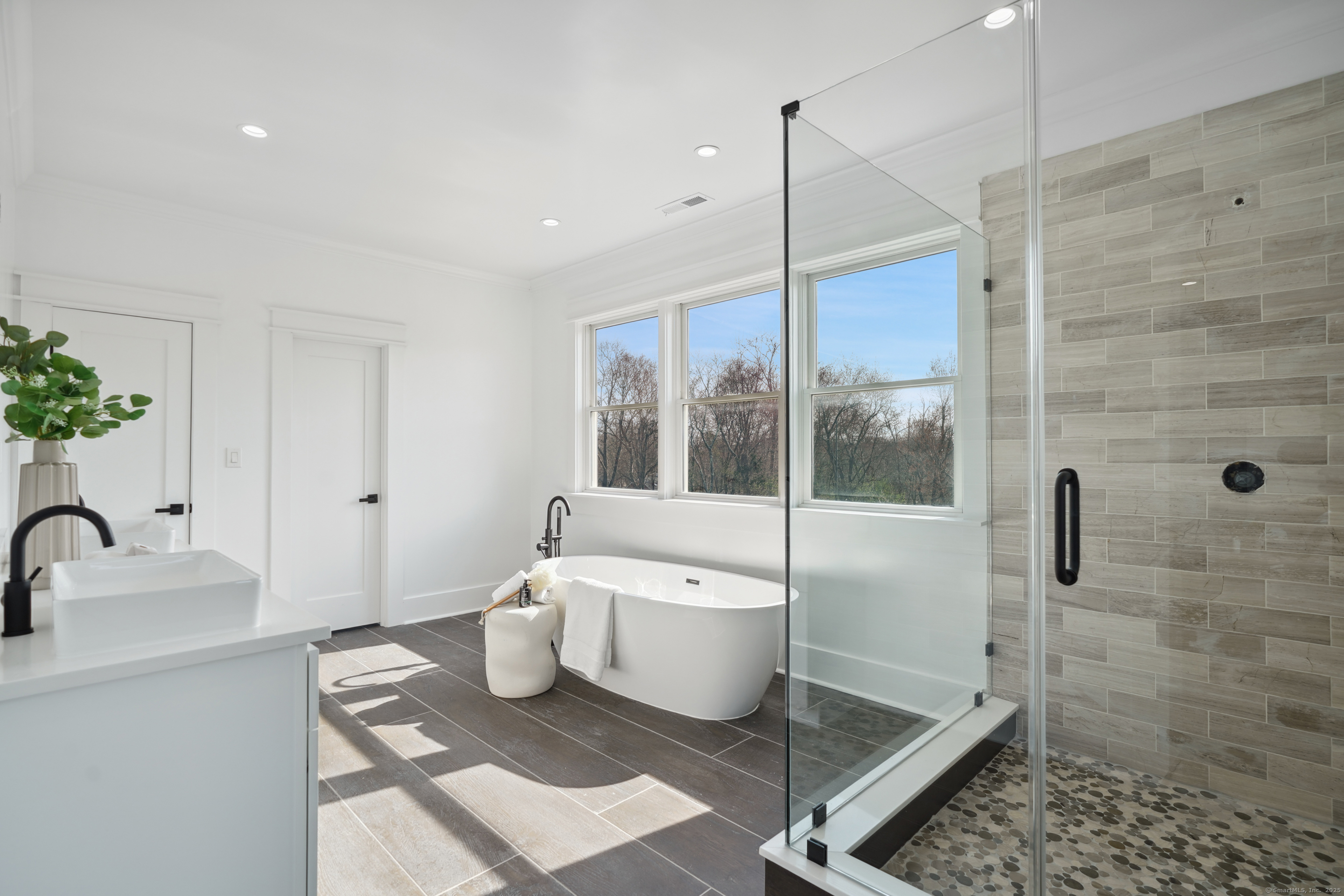 Wilton, Connecticut 06897, United States, 5 Bedrooms Bedrooms, ,5 BathroomsBathrooms,Residential,Active,173945