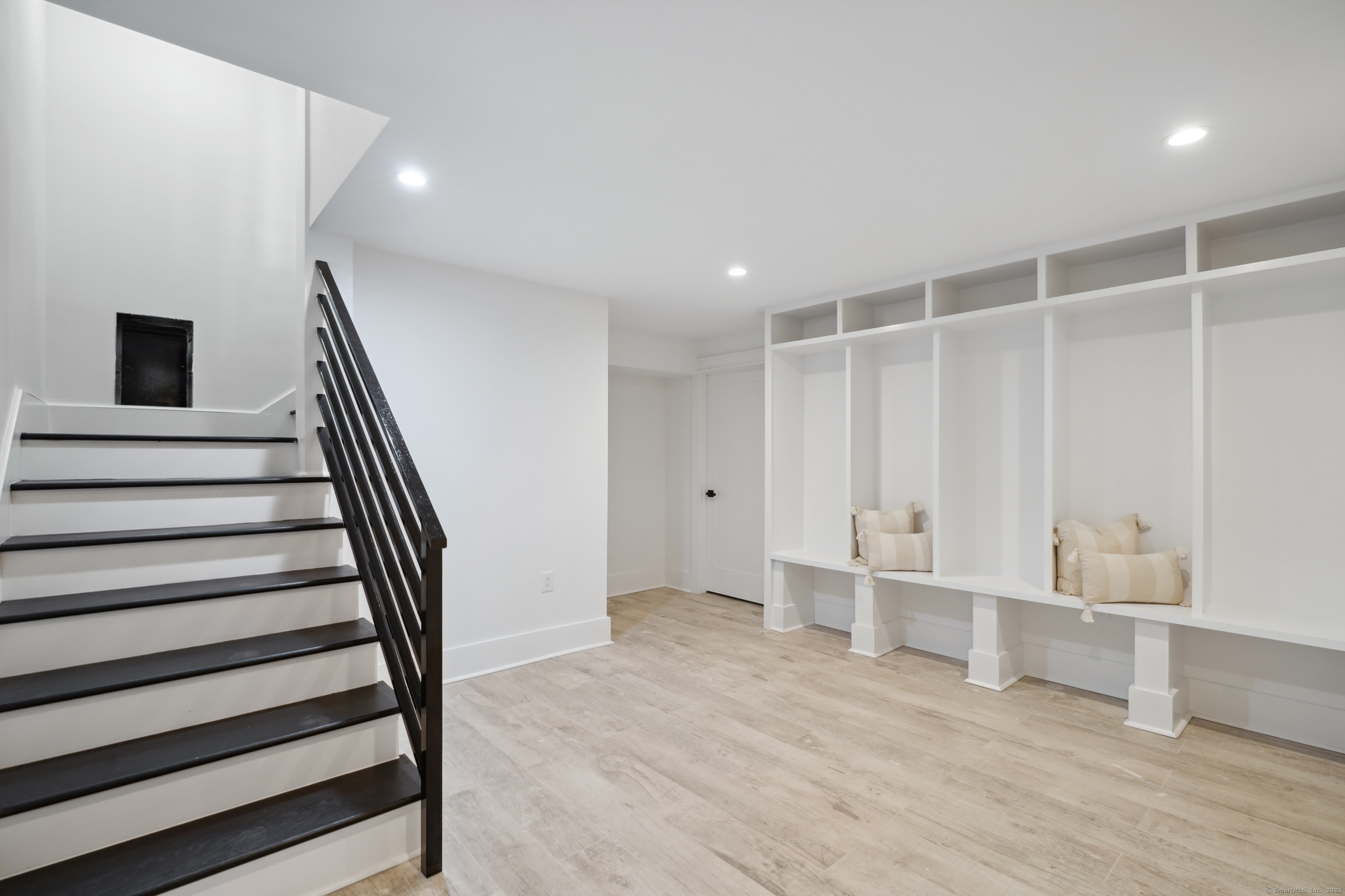 Wilton, Connecticut 06897, United States, 5 Bedrooms Bedrooms, ,5 BathroomsBathrooms,Residential,Active,173945