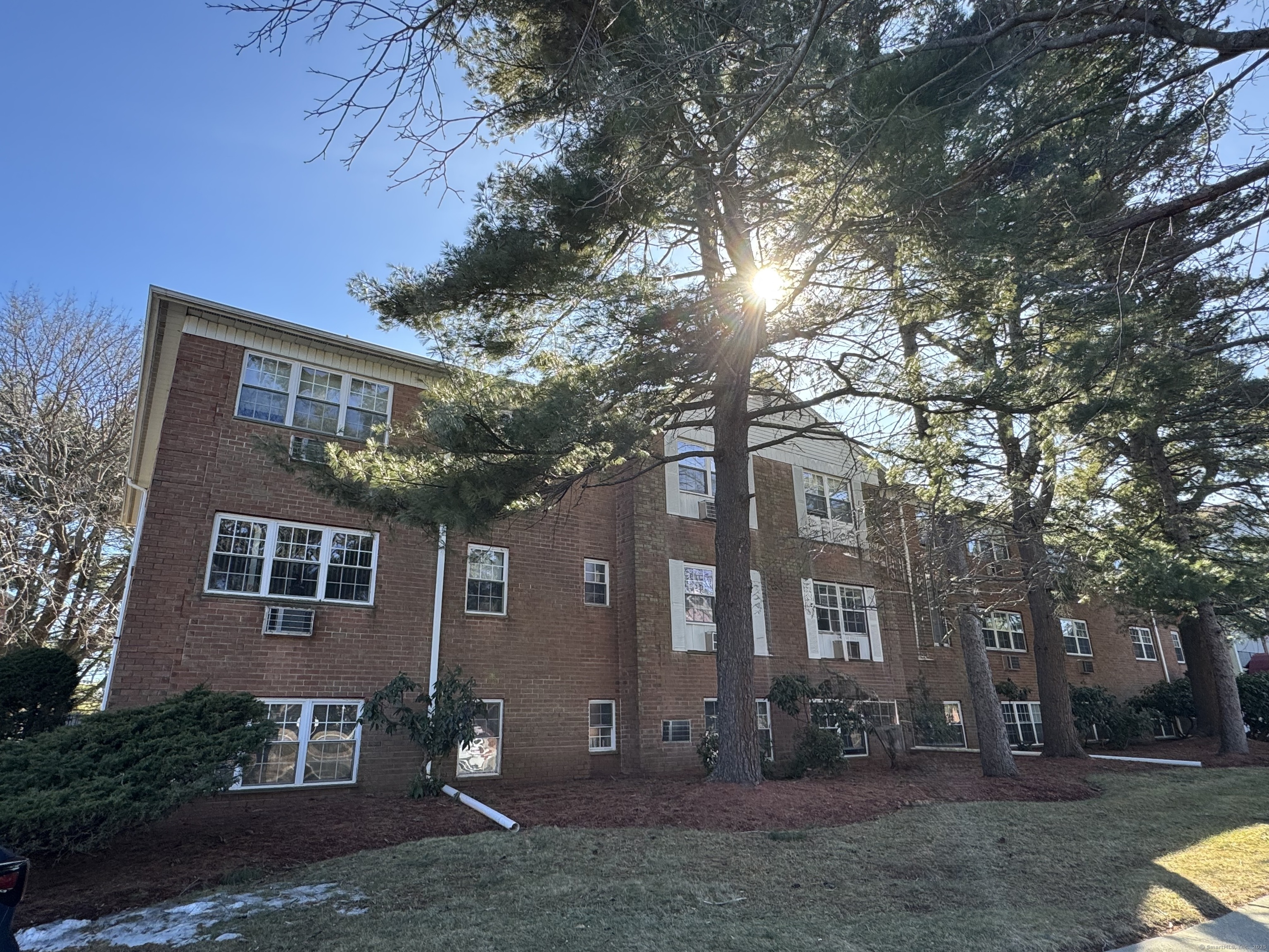 New Haven Avenue Apt 106, Milford, Connecticut - 1 Bedrooms  
1 Bathrooms  
3 Rooms - 