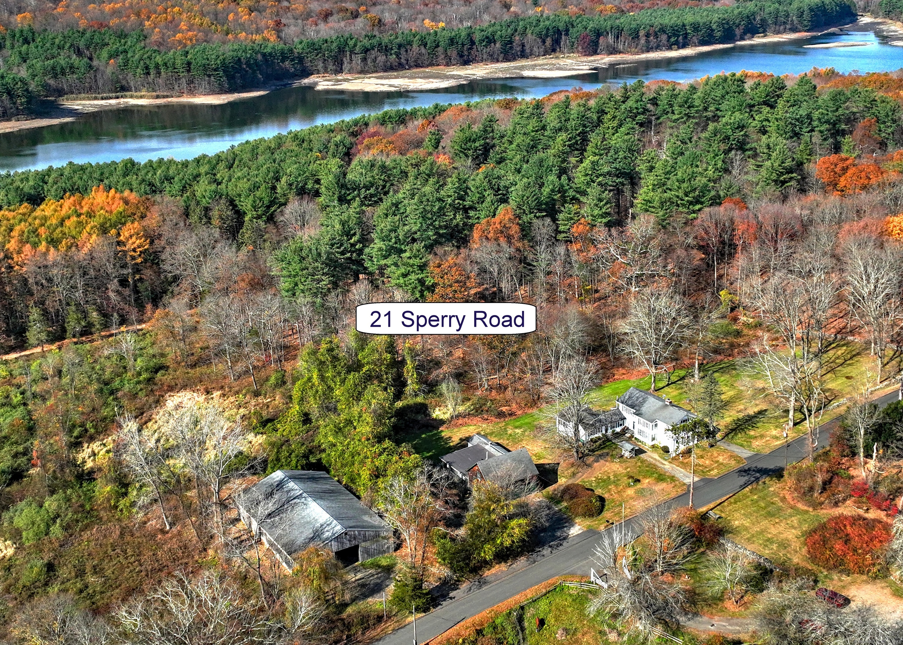 Sperry Road, Bethany, Connecticut - 6 Bedrooms  
4 Bathrooms  
17 Rooms - 