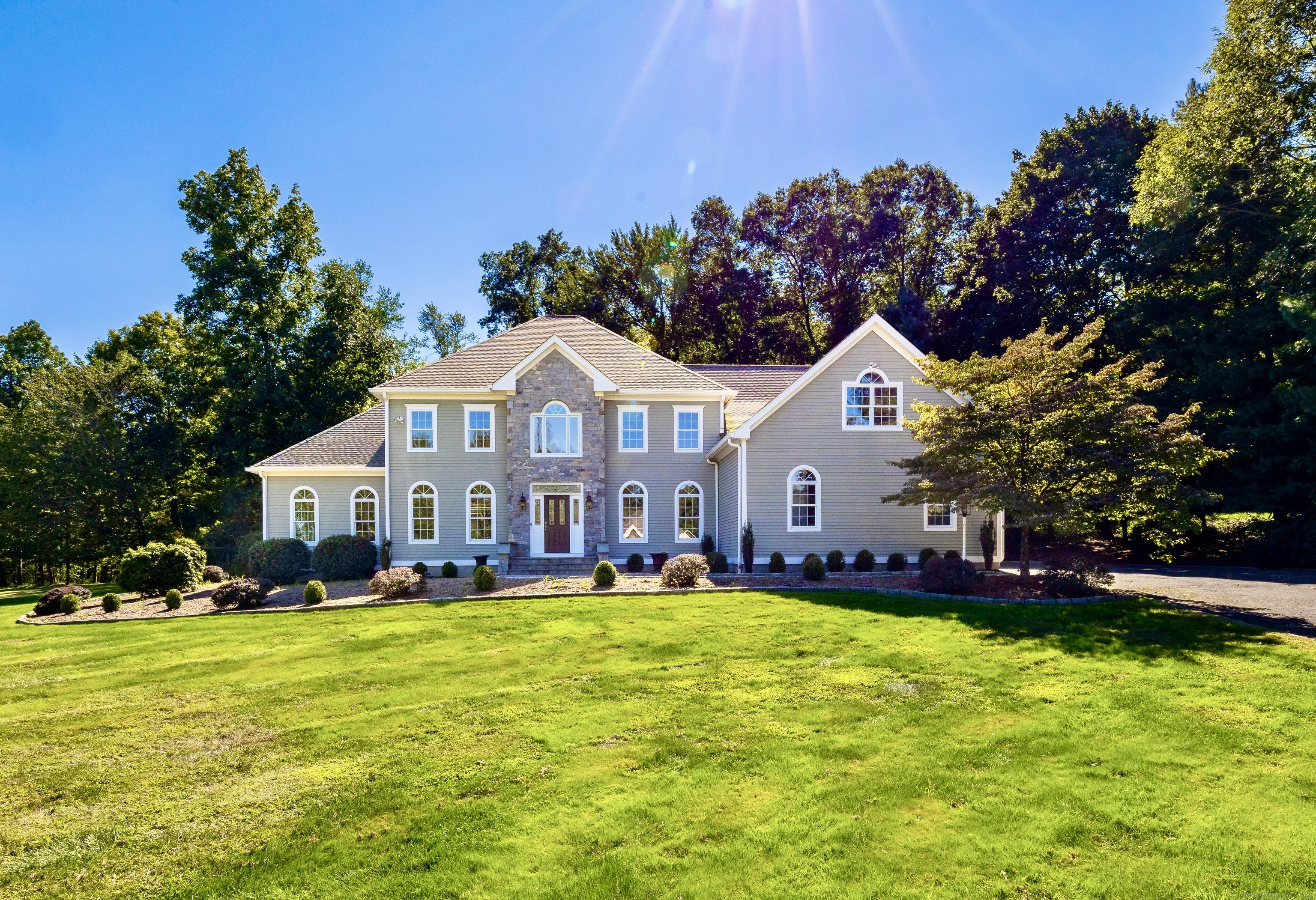 Owl Ridge Road, Woodbury, Connecticut - 4 Bedrooms  
4.5 Bathrooms  
13 Rooms - 