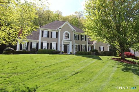 Photo of 19 Devonshire Court, Avon, CT 06001 (MLS # 24173969)