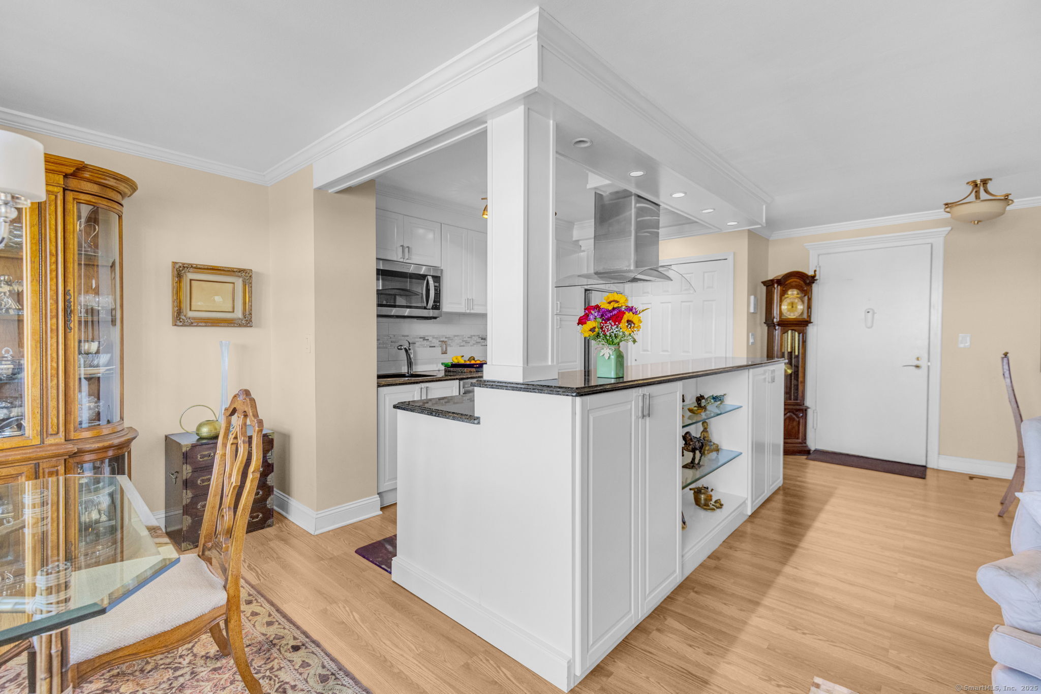 2625 Park Avenue 12L