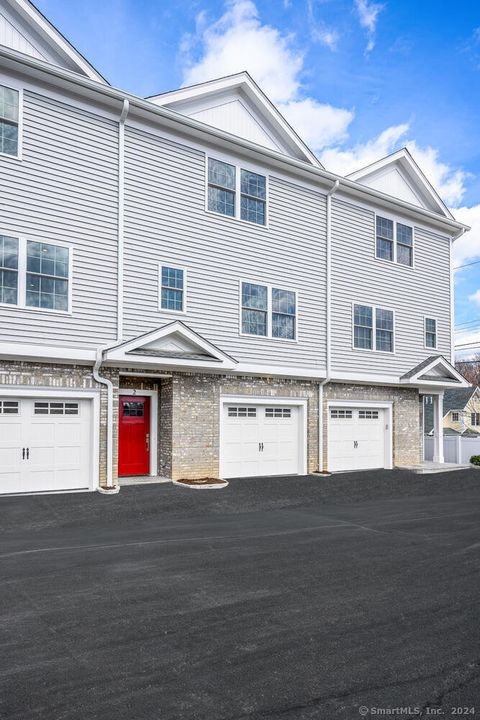 Tiny photo for 2 BEACON Square #6, Fairfield, CT 06825 (MLS # 24166905)
