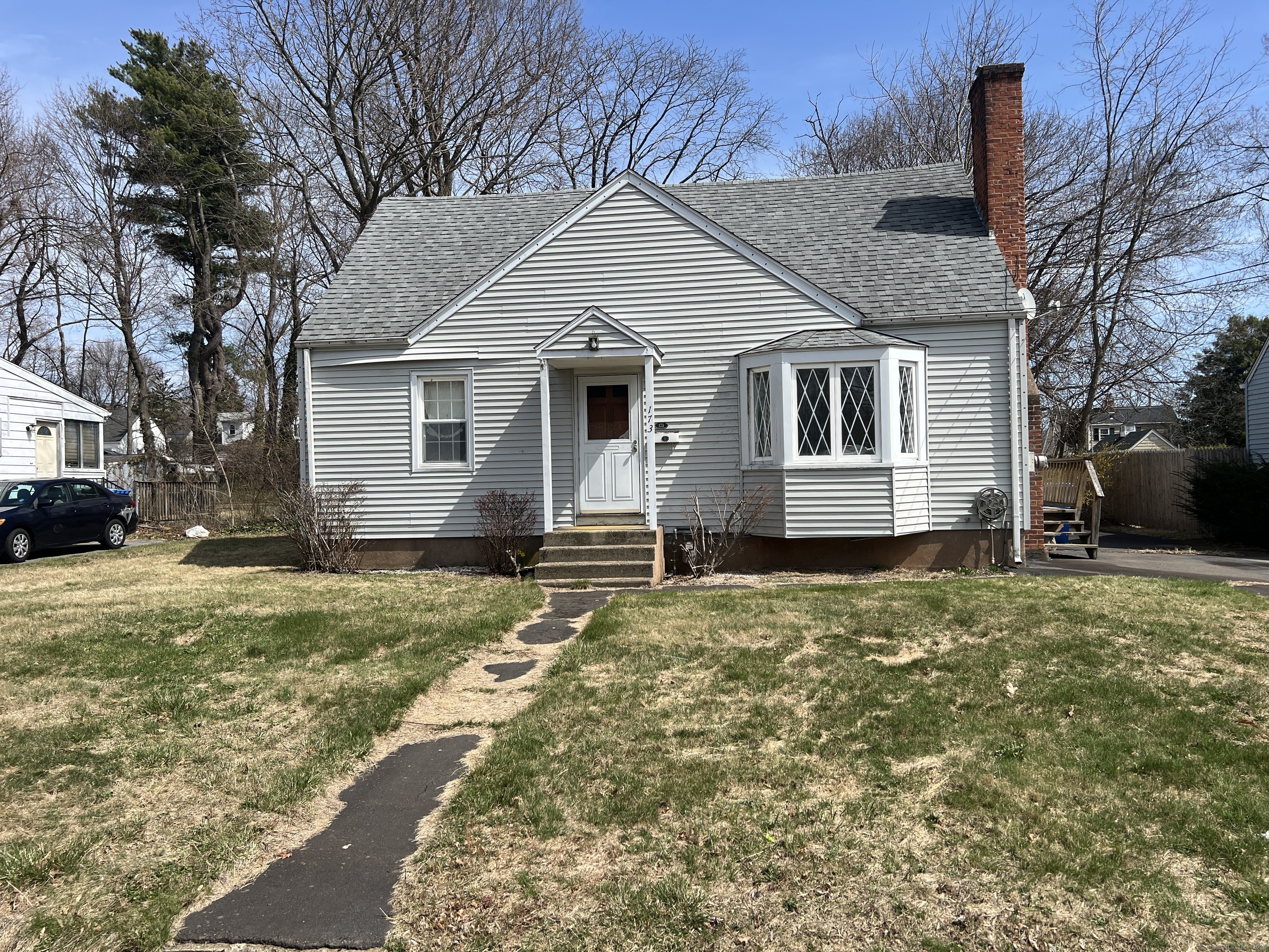 Dorrance Street, Hamden, Connecticut - 4 Bedrooms  
2 Bathrooms  
6 Rooms - 