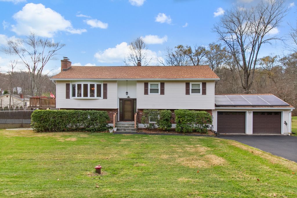 Photo of 1 Indian Hill Lane, New Fairfield, CT 06812 (MLS # 24139913)