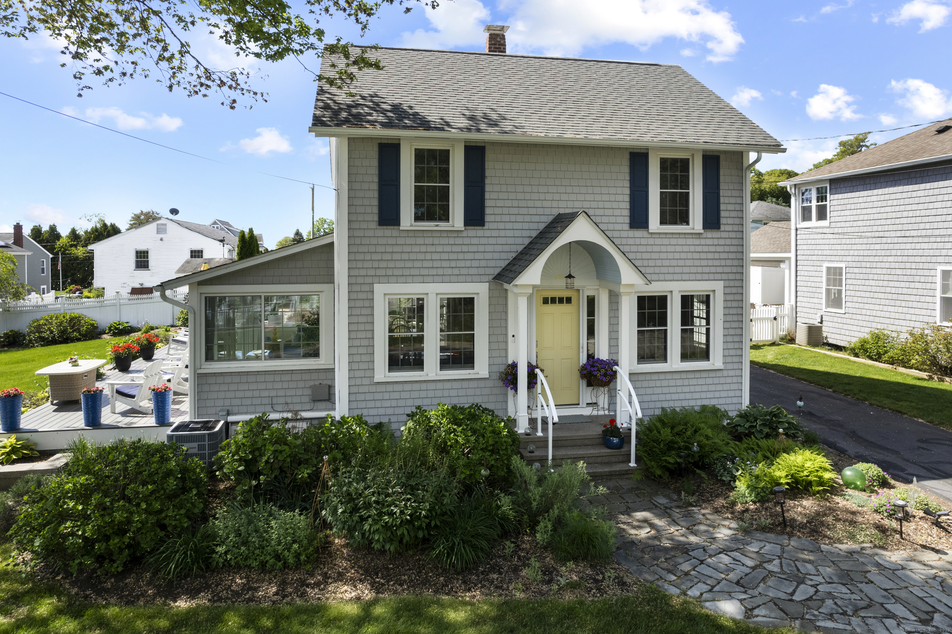 15 Attawan Avenue, East Lyme, Connecticut image 1
