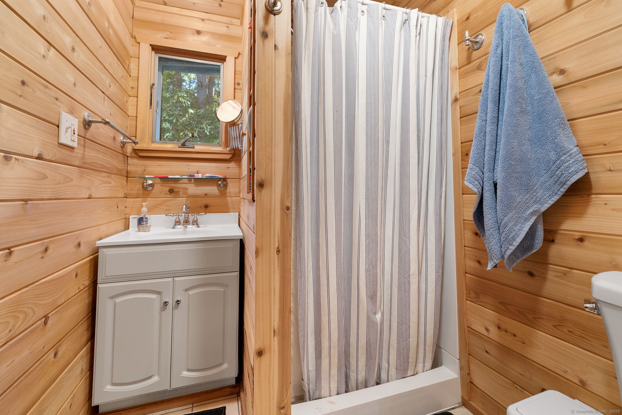 Hartland, Connecticut 06091, United States, 2 Bedrooms Bedrooms, ,1 BathroomBathrooms,Residential,Active,179981