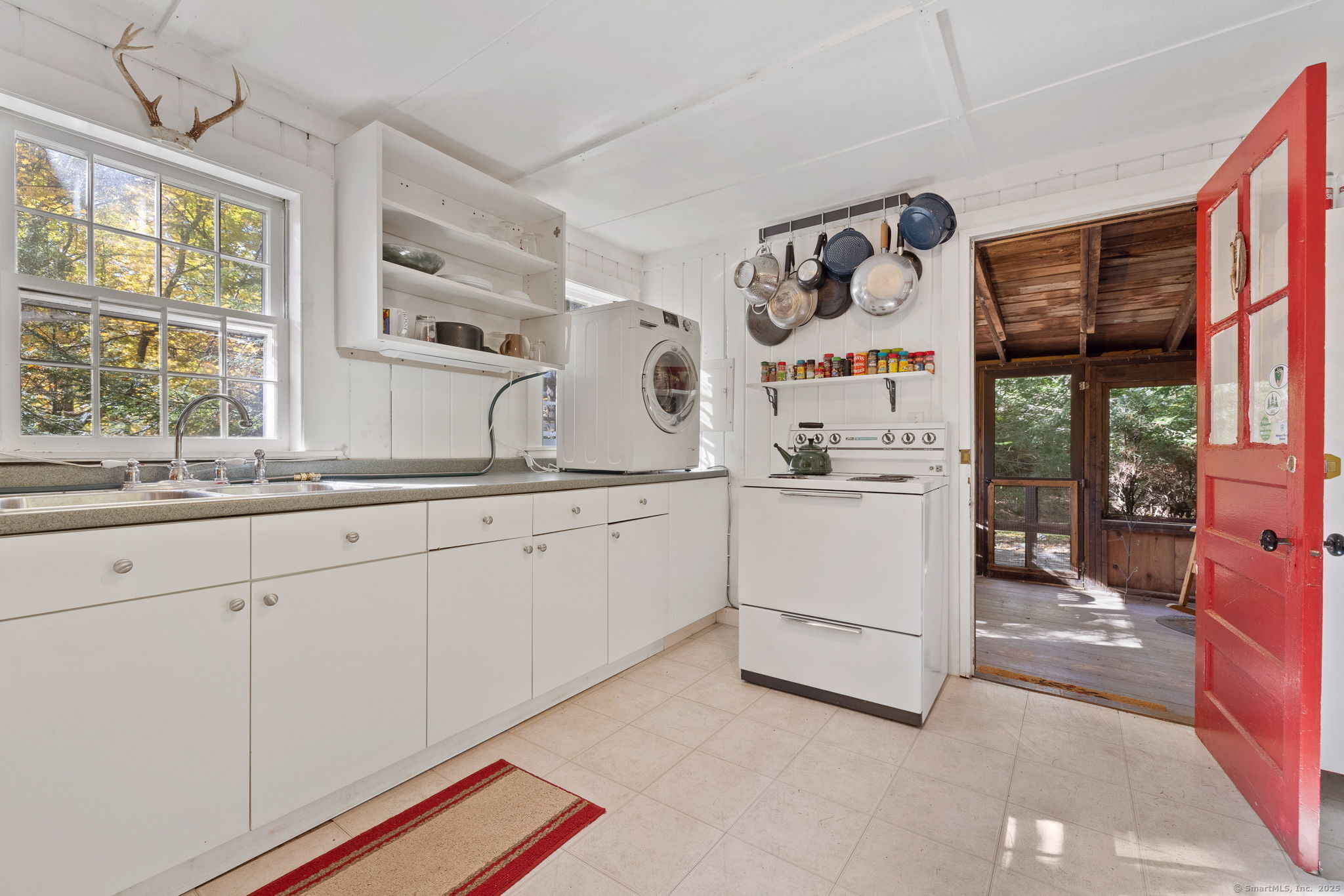 Hartland, Connecticut 06091, United States, 2 Bedrooms Bedrooms, ,1 BathroomBathrooms,Residential,Active,179981