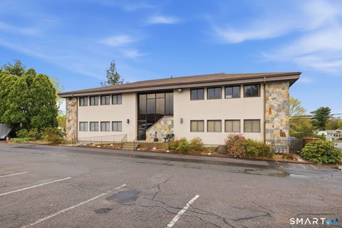 Photo of 160 Oak Street #1H, Glastonbury, CT 06033 (MLS # 24169046)