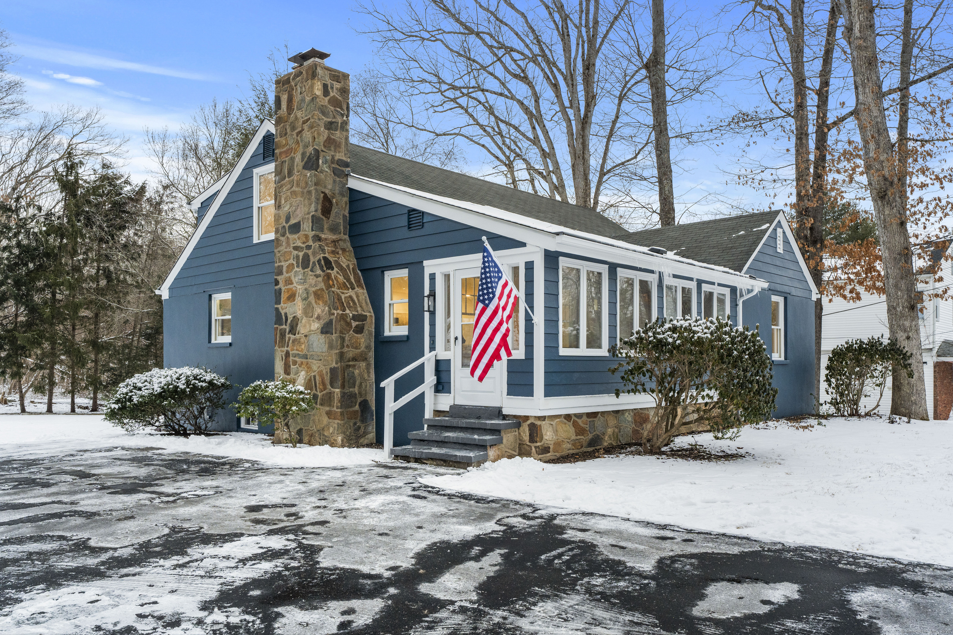 Property for Sale at Stepstone Hill Road, Guilford, Connecticut - Bedrooms: 4 
Bathrooms: 2 
Rooms: 9  - $499,000