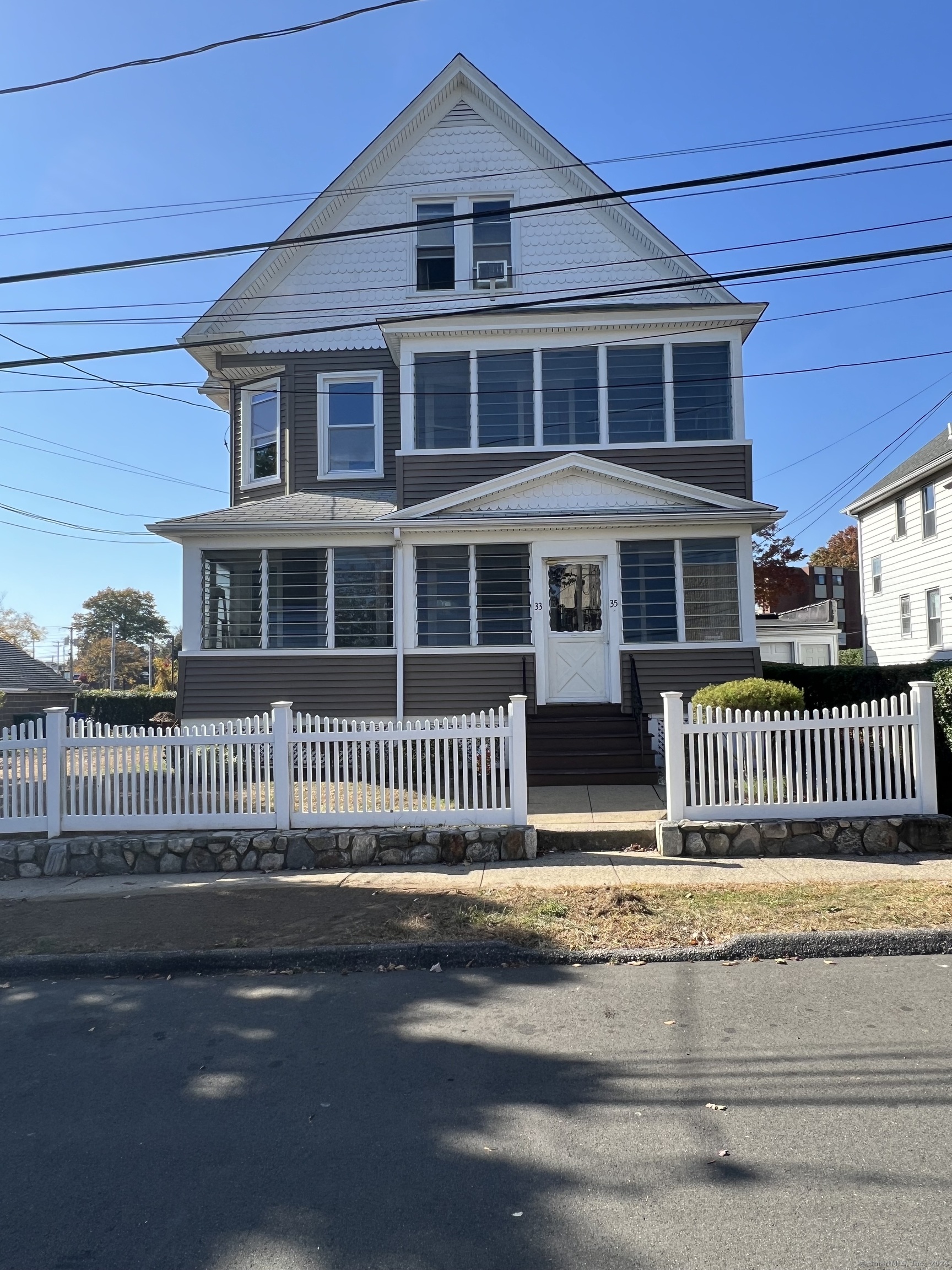 Rental Property at 33 Randolph Street 2, Stratford, Connecticut - Bedrooms: 3 
Bathrooms: 1 
Rooms: 5  - $2,150 MO.