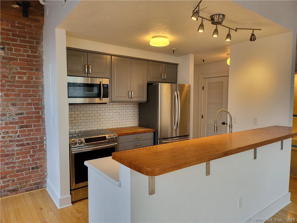 Rental Property at Washington Street 2I, Norwalk, Connecticut - Bedrooms: 1 
Bathrooms: 1 
Rooms: 2  - $2,200 MO.