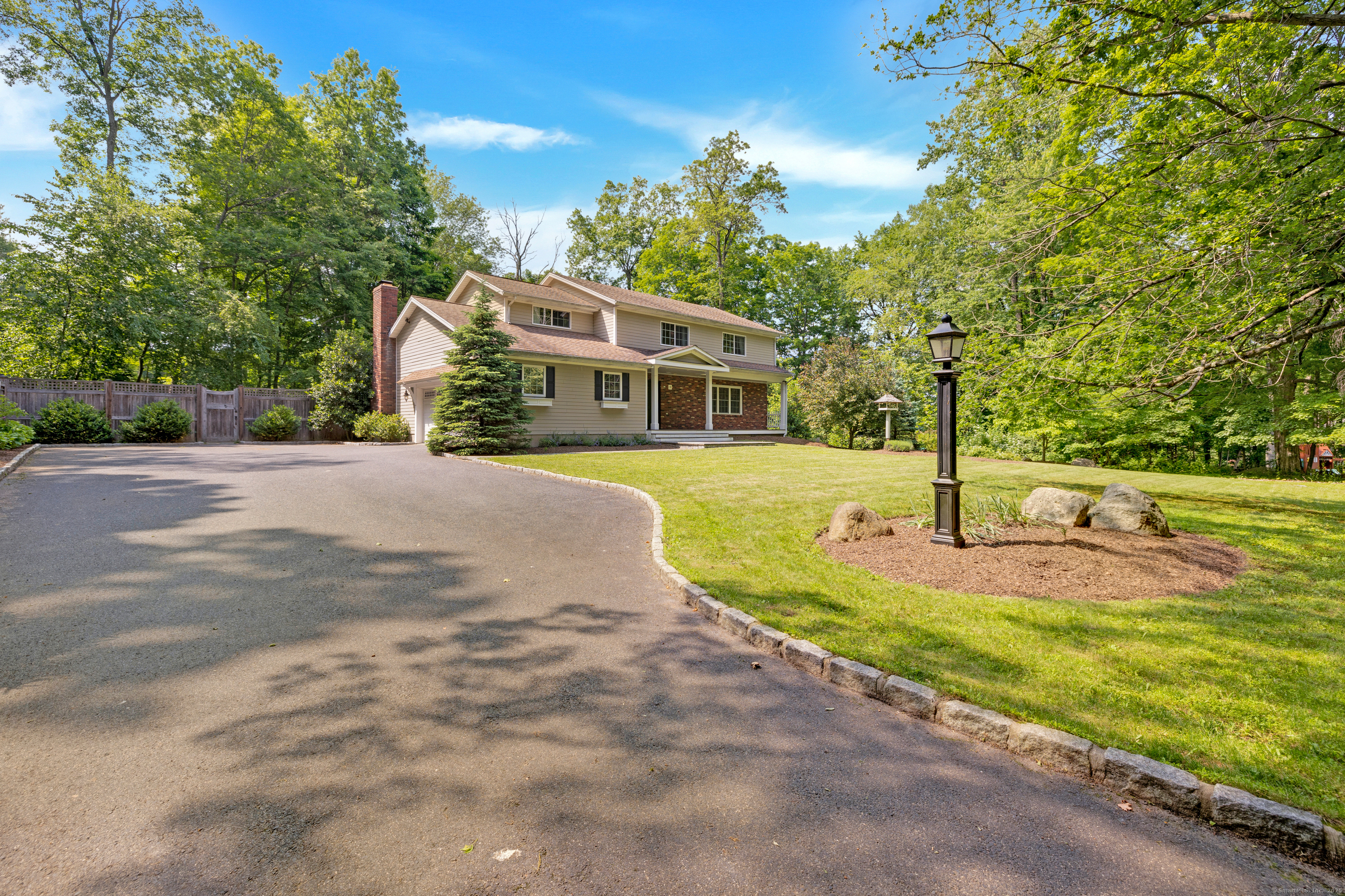 Property for Sale at Maplecrest Drive, Danbury, Connecticut - Bedrooms: 4 
Bathrooms: 3 
Rooms: 9  - $724,000