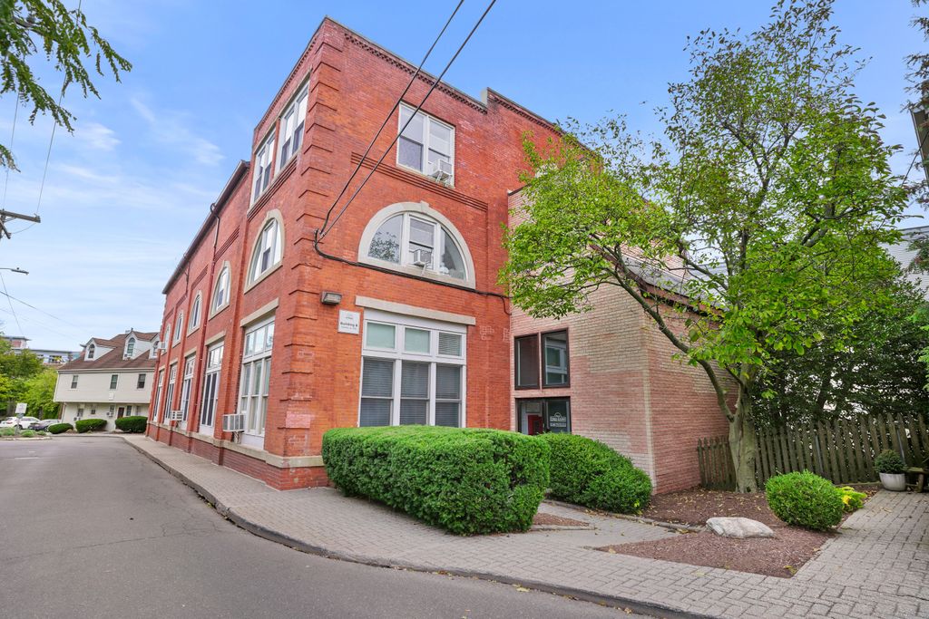 Photo of 32 Pine Street #APT 9, Norwalk, CT 06854 (MLS # 24133694)