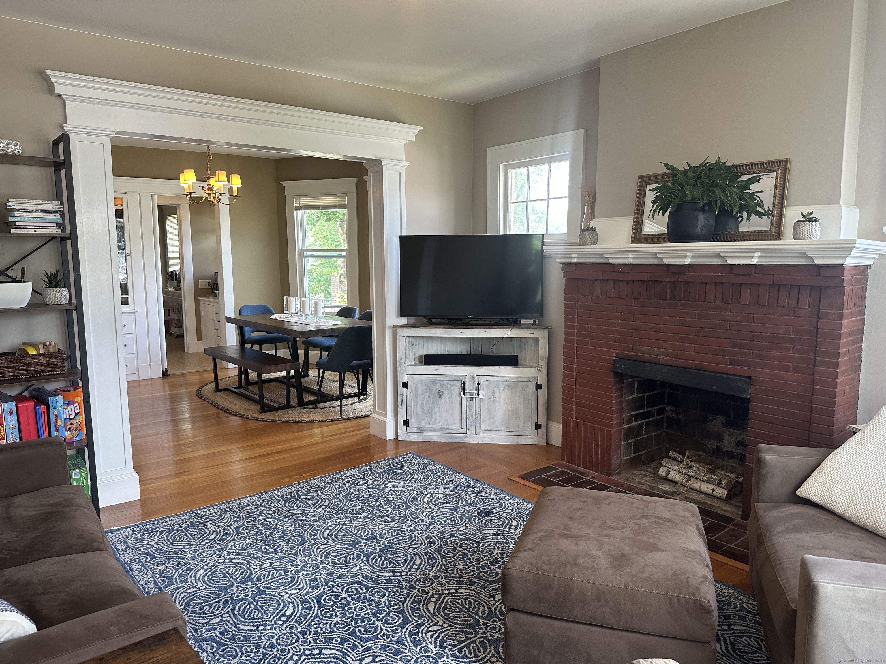 207 Alden Avenue 2, New Haven, Connecticut - 2 Bedrooms  
1 Bathrooms  
5 Rooms - 