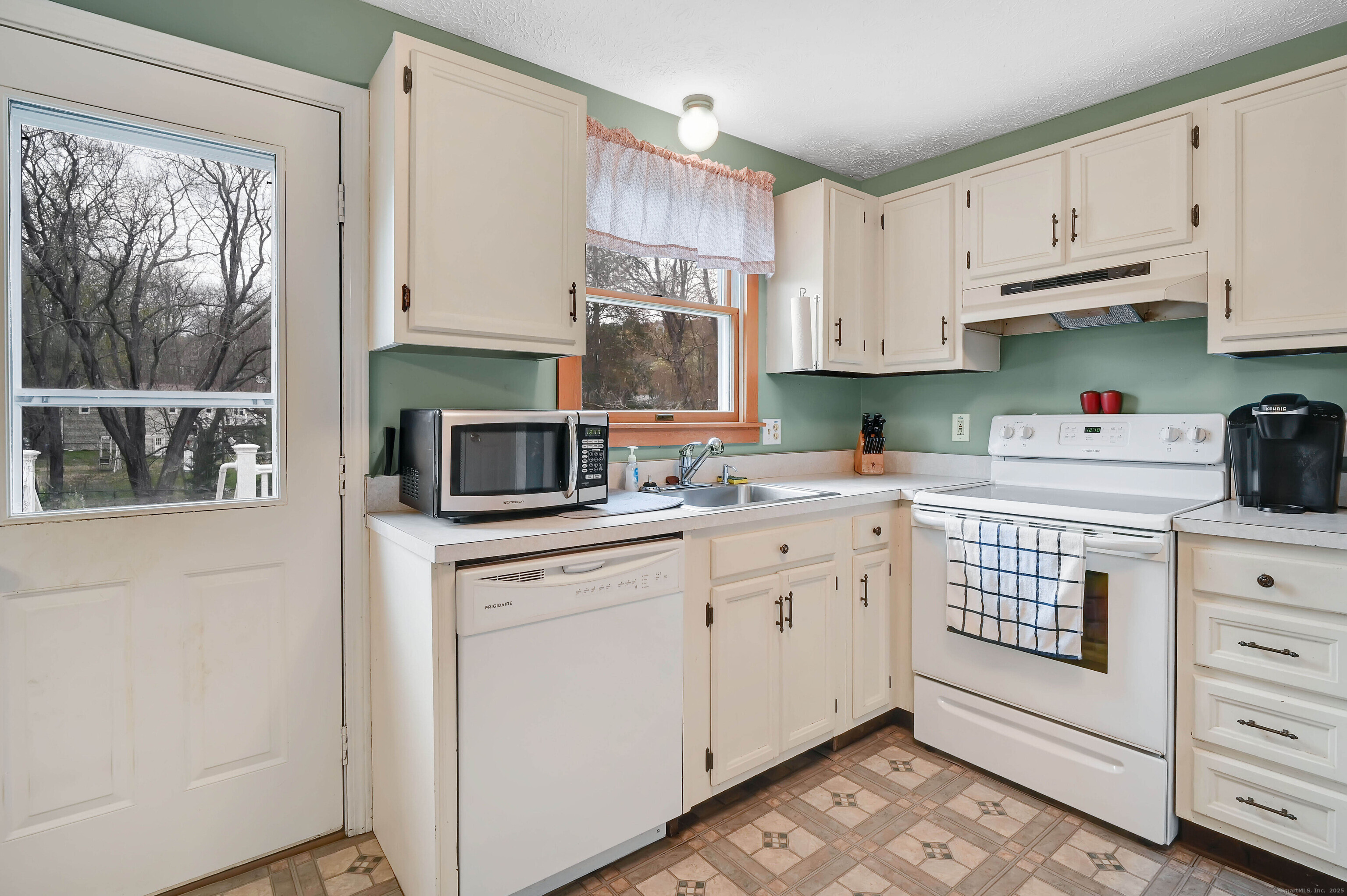 29 Blueberry Circle, Ellington, Connecticut image 9