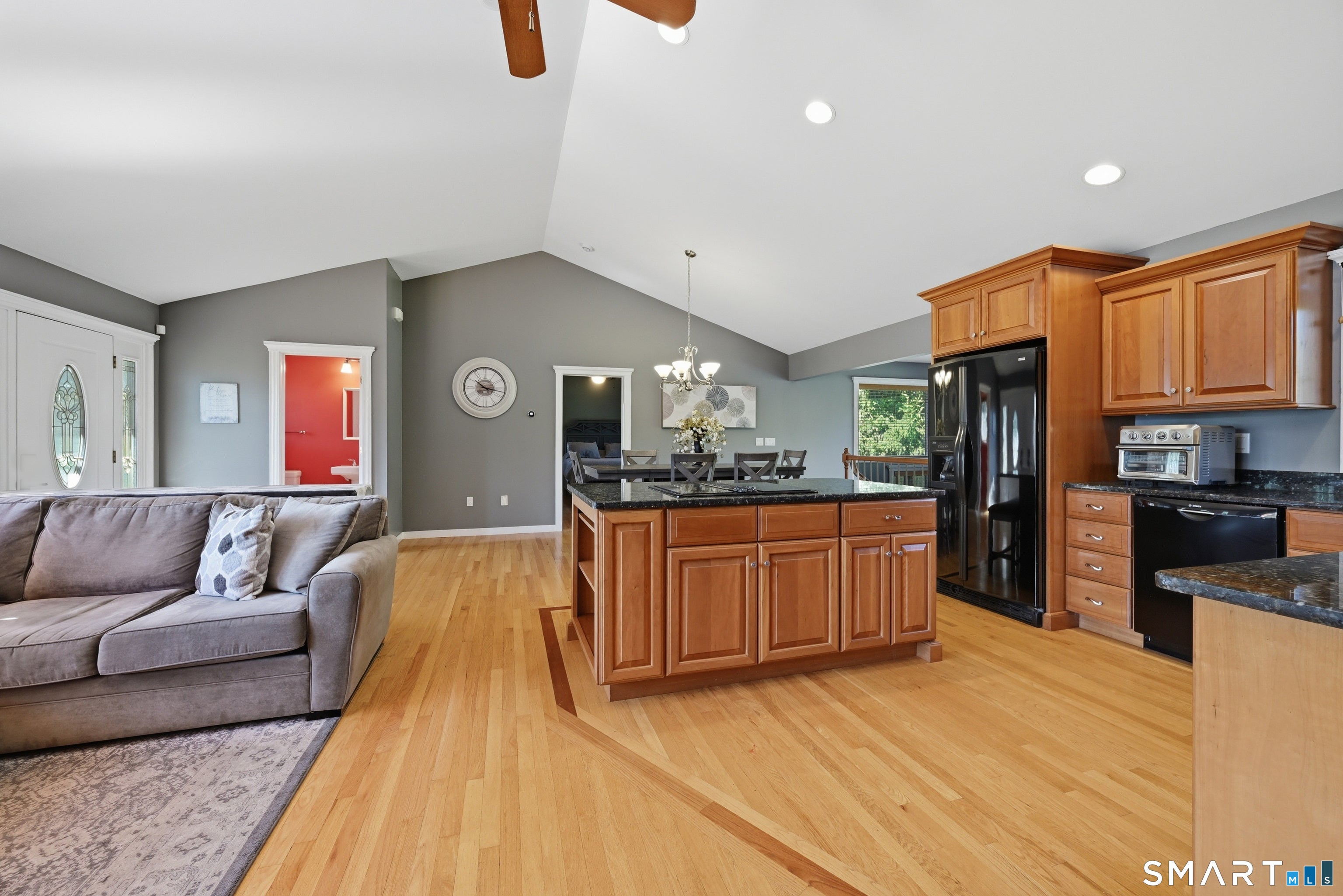2 Sunnyside Avenue