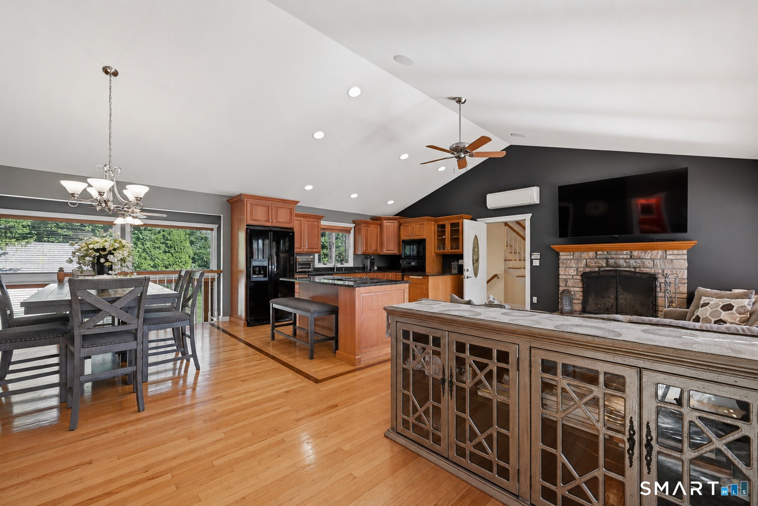 2 Sunnyside Avenue