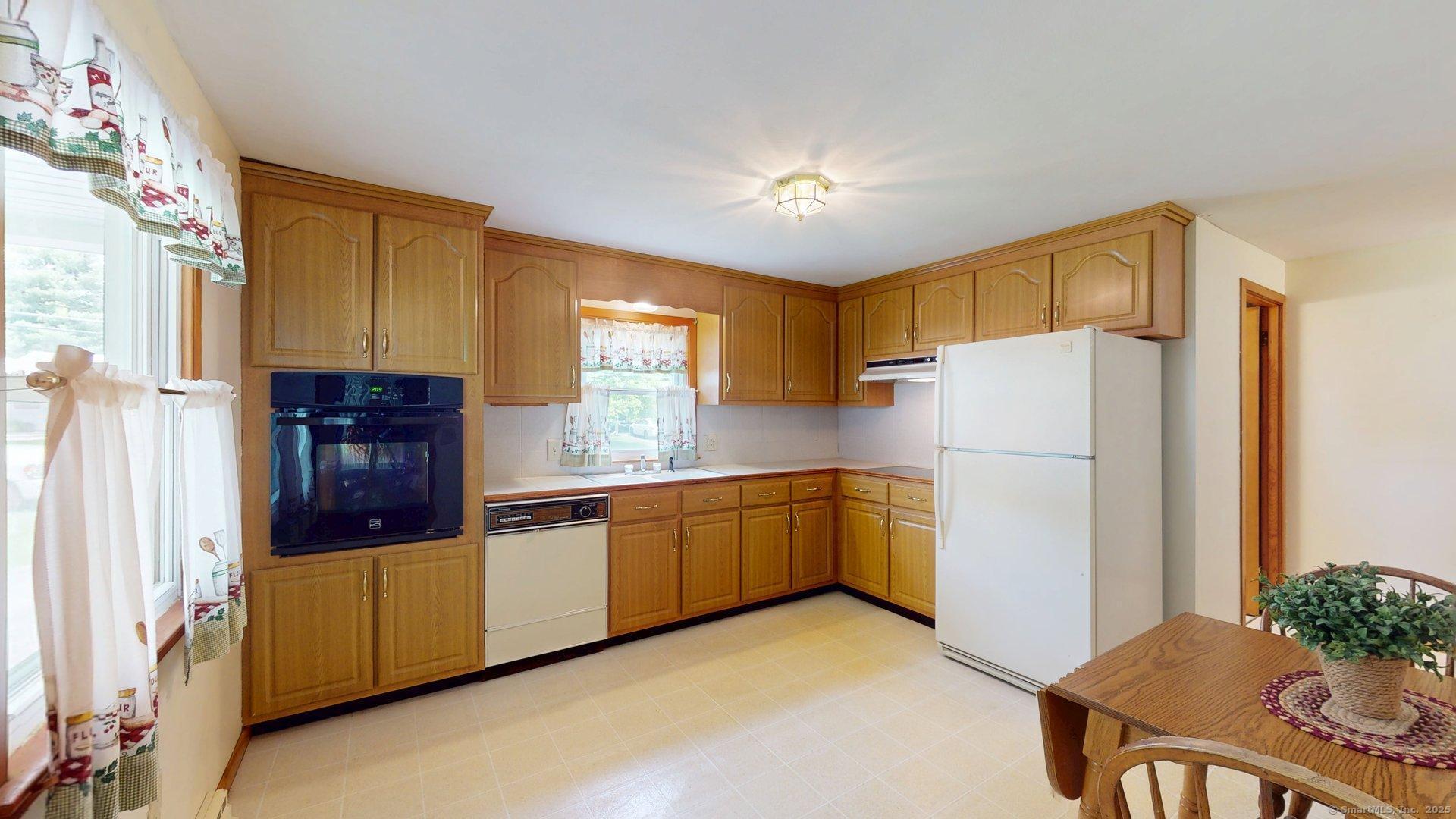 14 Winding Lane, Enfield, Connecticut image 3