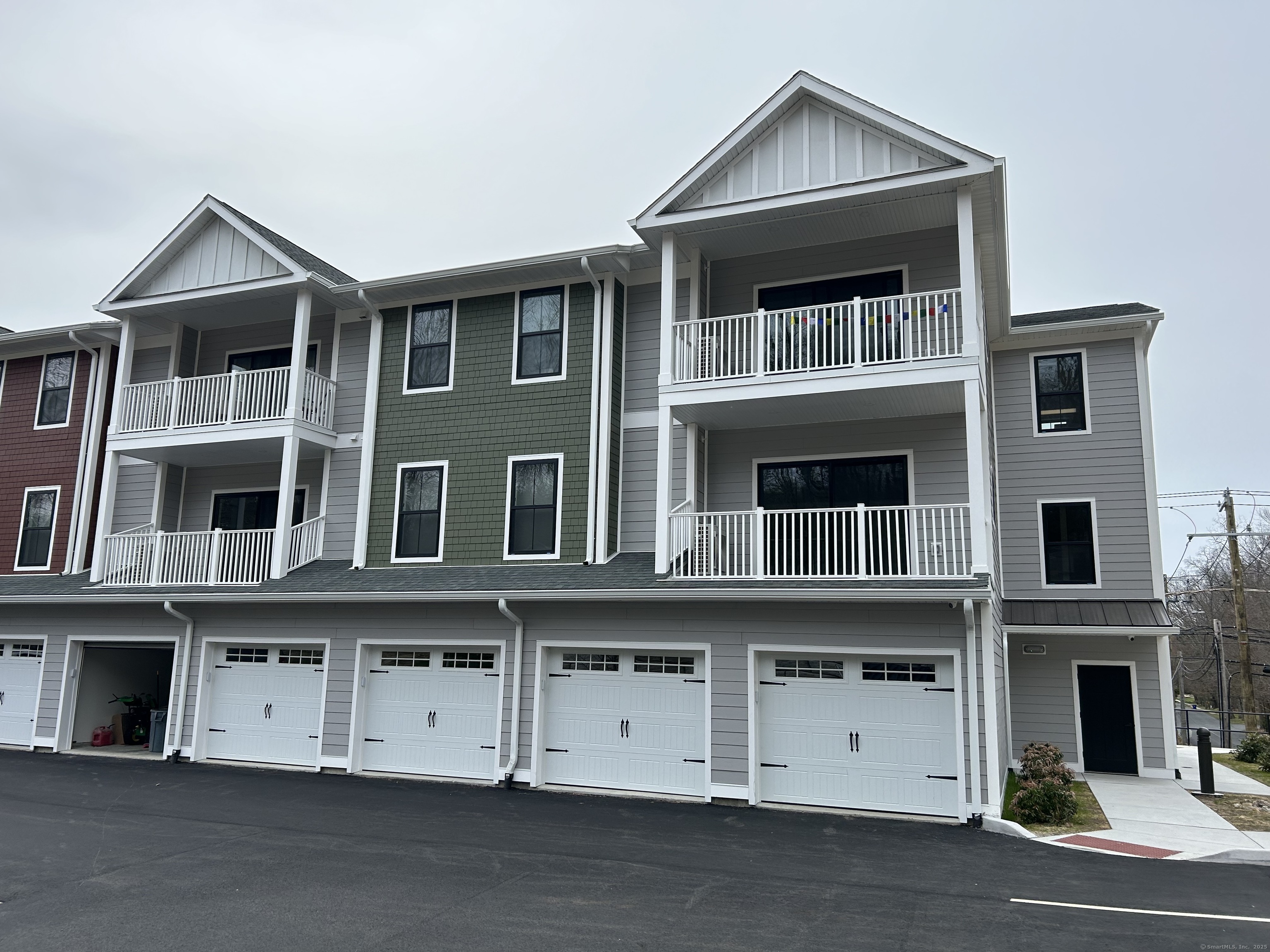 Rental Property at Albany Turnpike 312, Canton, Connecticut - Bedrooms: 2 
Bathrooms: 2 
Rooms: 6  - $2,600 MO.