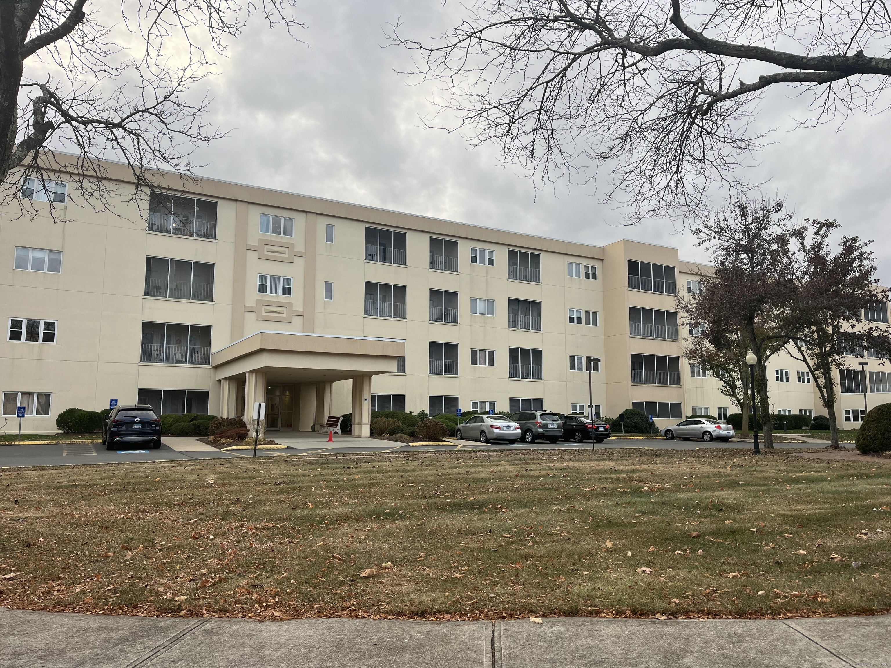 75 Washington Avenue 2-111, Hamden, Connecticut - 1 Bedrooms  
1 Bathrooms  
3 Rooms - 