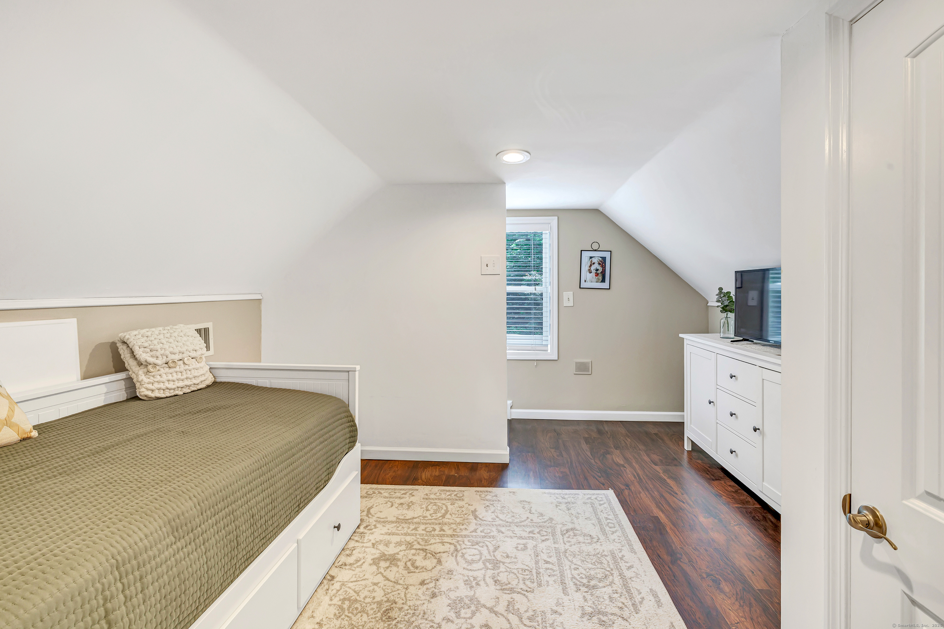 Shelton, Connecticut 06484, United States, 2 Bedrooms Bedrooms, ,2 BathroomsBathrooms,Residential,Active,150977