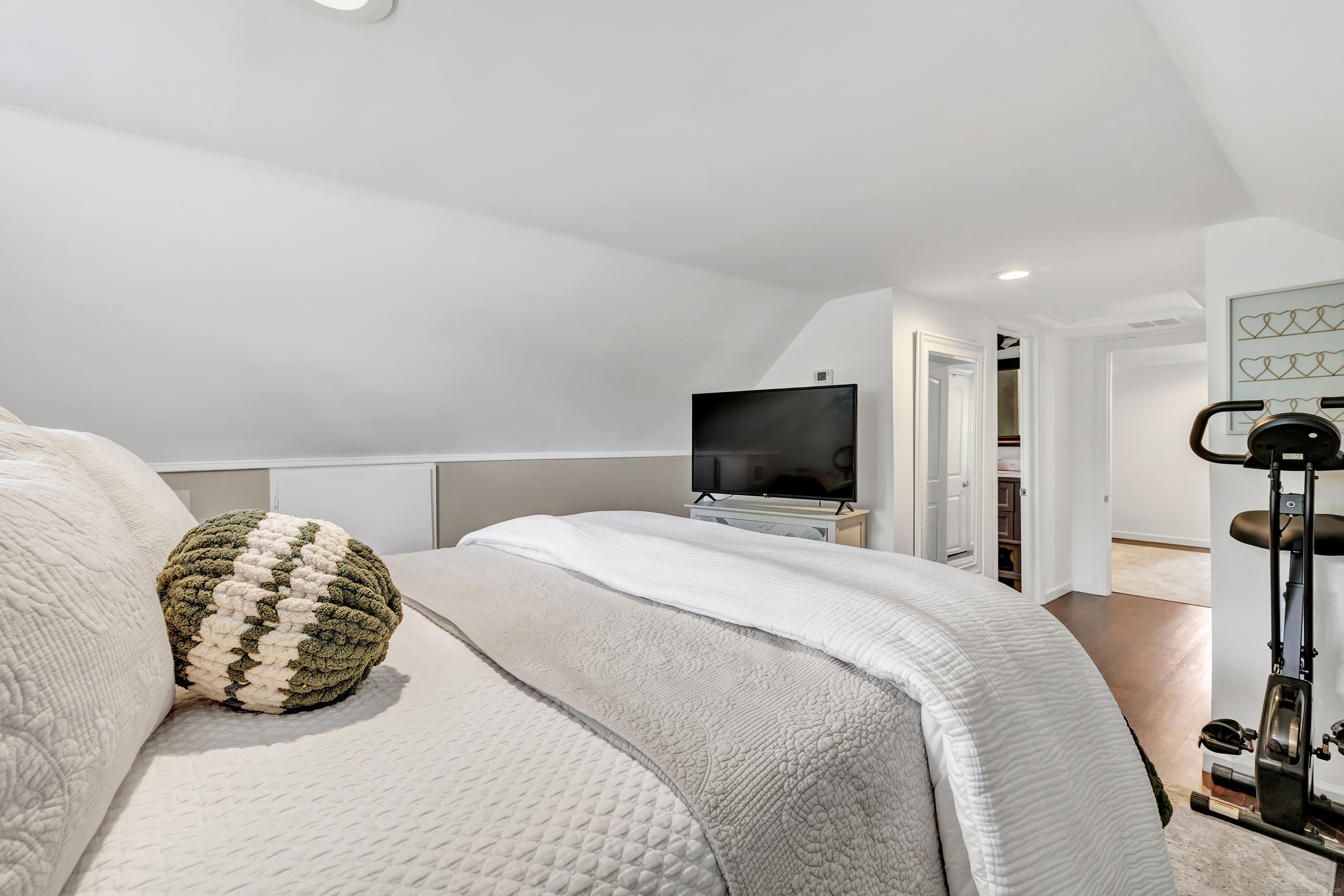 Shelton, Connecticut 06484, United States, 2 Bedrooms Bedrooms, ,2 BathroomsBathrooms,Residential,Active,150977