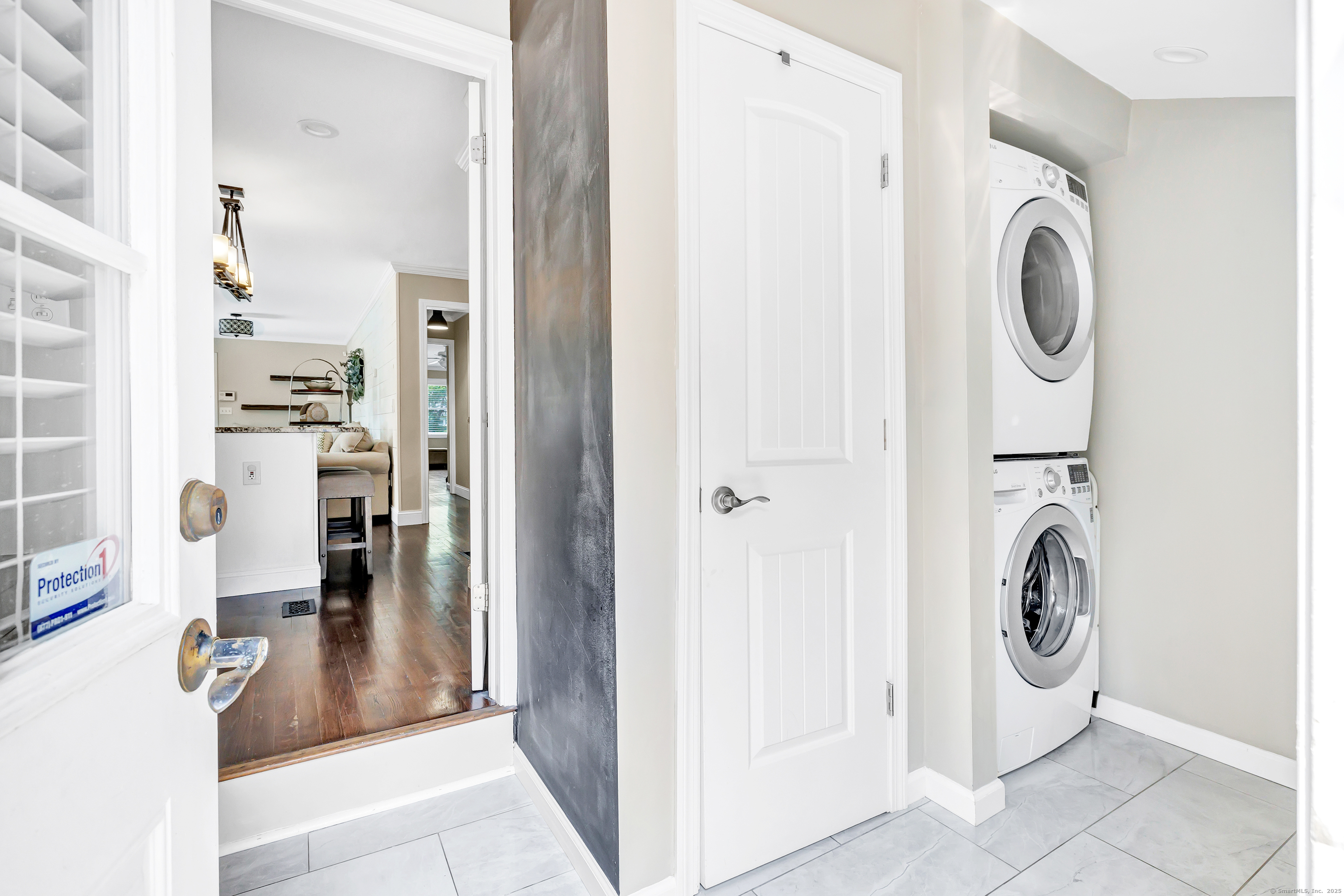 Shelton, Connecticut 06484, United States, 2 Bedrooms Bedrooms, ,2 BathroomsBathrooms,Residential,Active,150977