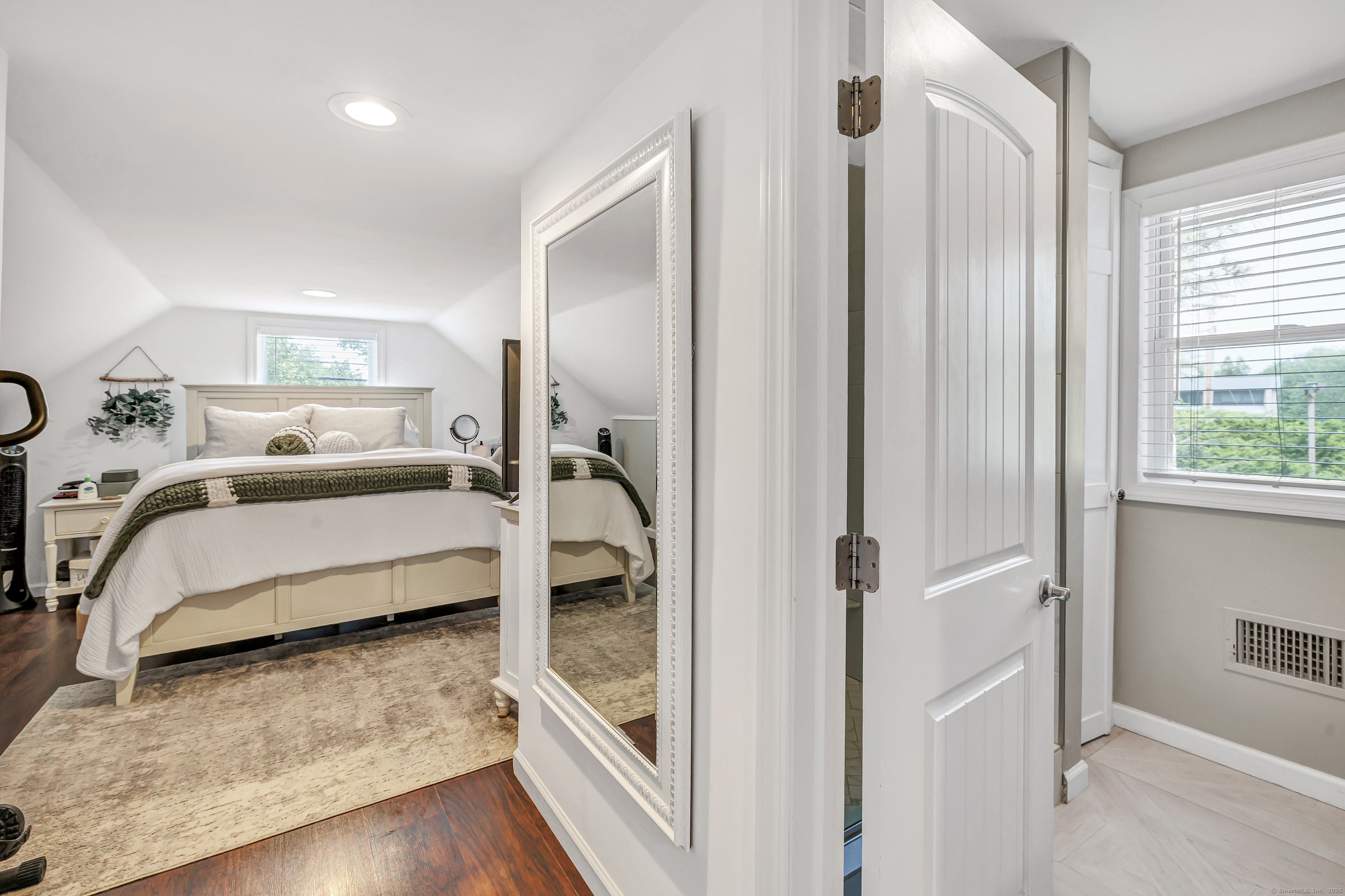 Shelton, Connecticut 06484, United States, 2 Bedrooms Bedrooms, ,2 BathroomsBathrooms,Residential,Active,150977