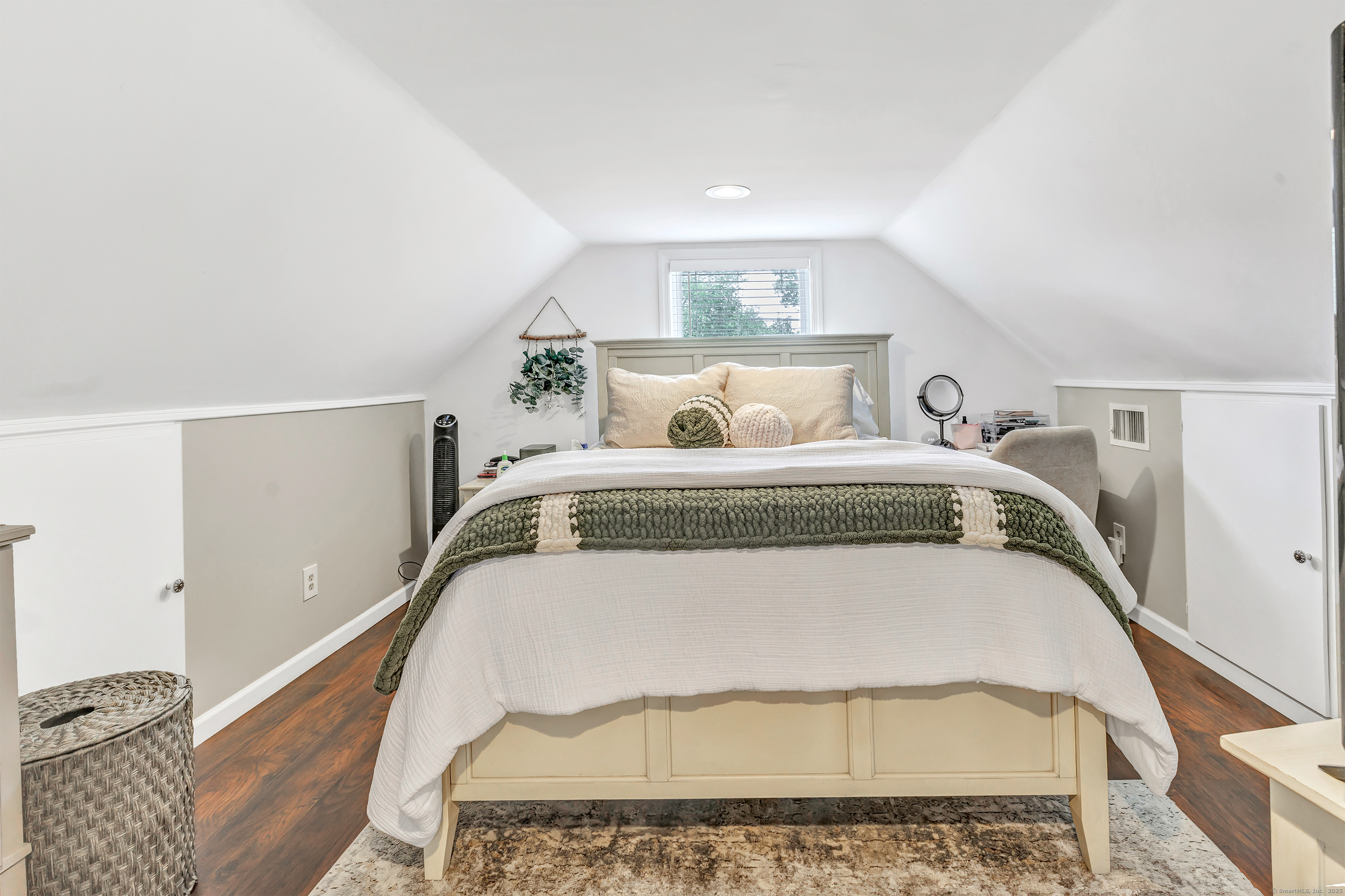 Shelton, Connecticut 06484, United States, 2 Bedrooms Bedrooms, ,2 BathroomsBathrooms,Residential,Active,150977