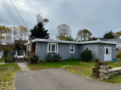 Photo of 18 Bay Street, Guilford, CT 06437 (MLS # 24136887)