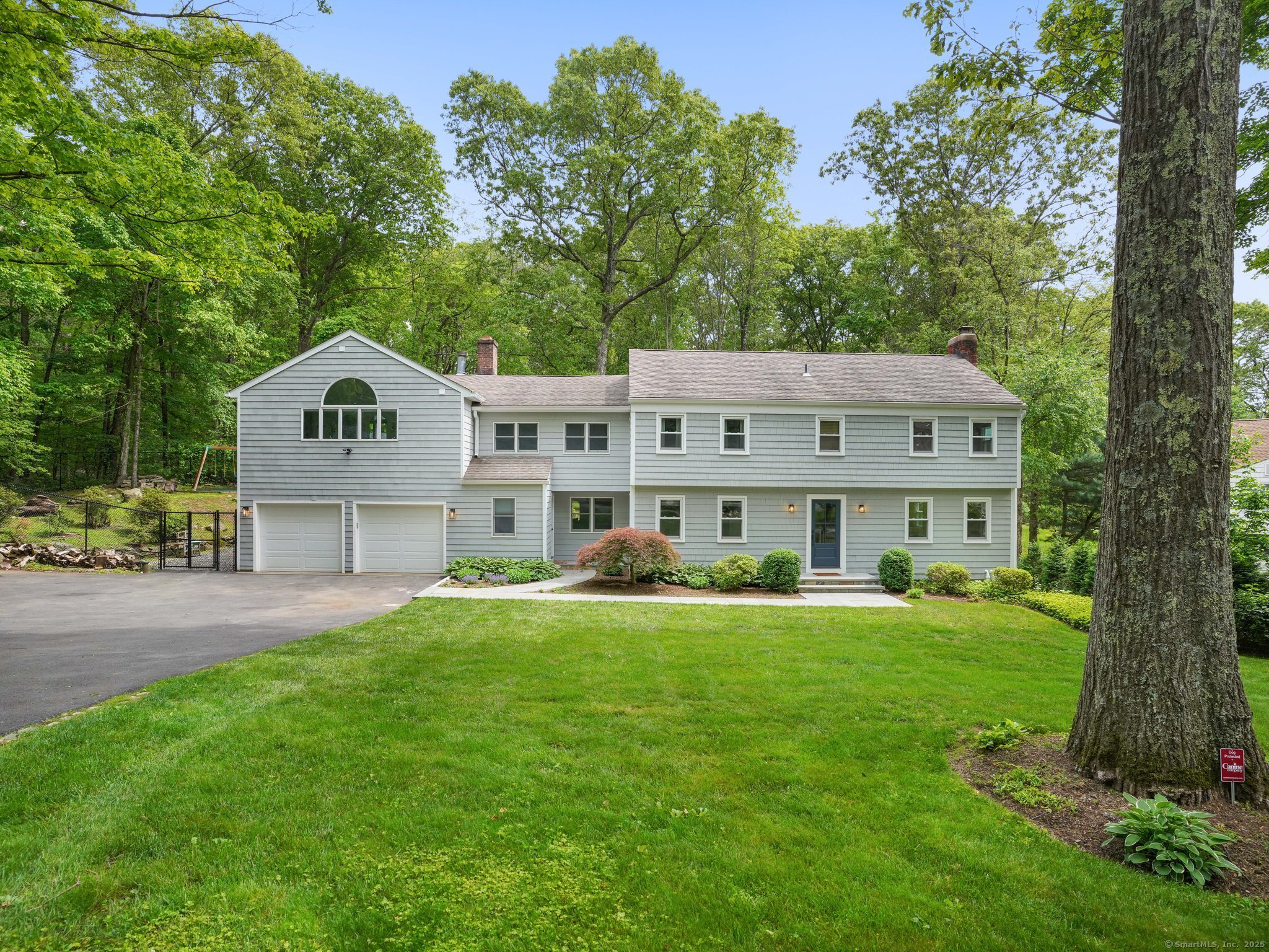 Saint Johns Road, Wilton, Connecticut - 5 Bedrooms  
4 Bathrooms  
11 Rooms - 