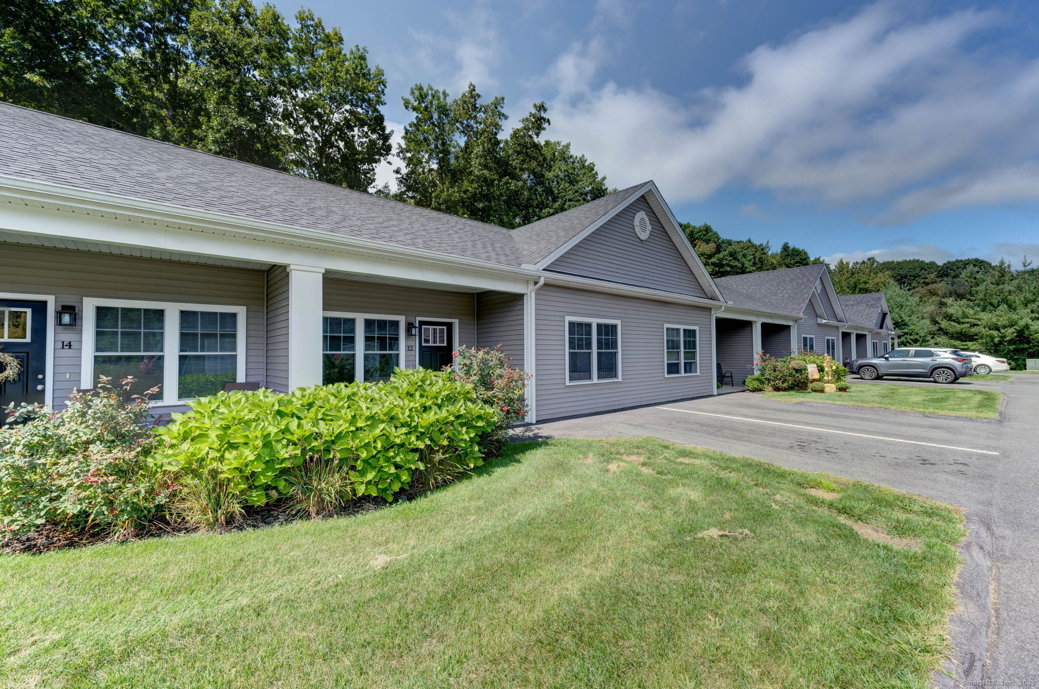 Hunters Lane 22, Southington, Connecticut - 2 Bedrooms  
1 Bathrooms  
5 Rooms - 