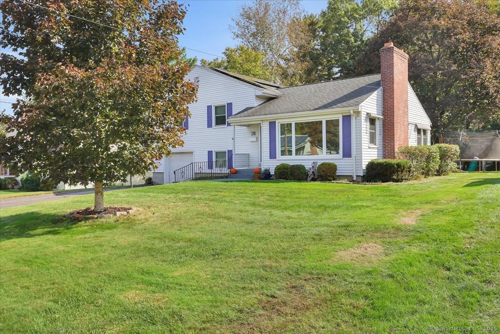 Photo of 28 Briar Lane, Berlin, CT 06037 (MLS # 24130451)