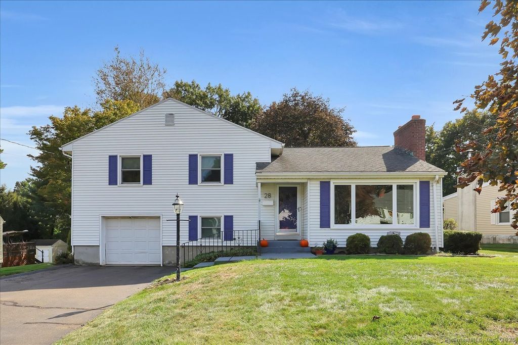 Photo of 28 Briar Lane, Berlin, CT 06037 (MLS # 24130451)