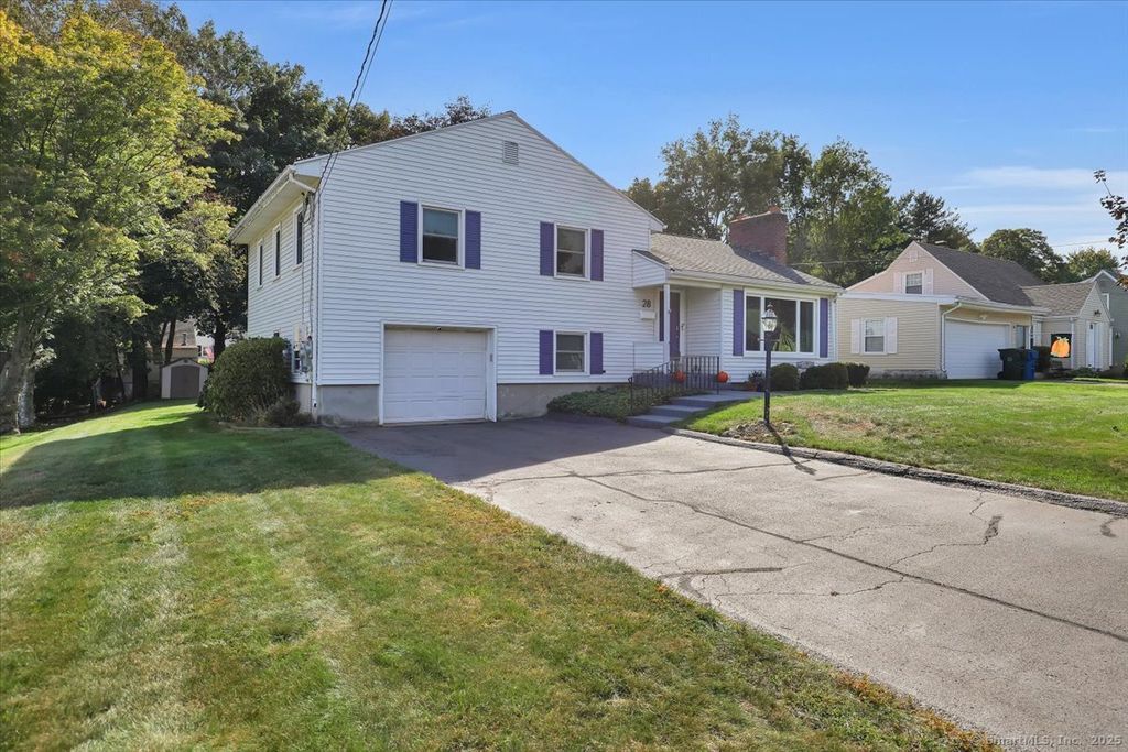 Photo of 28 Briar Lane, Berlin, CT 06037 (MLS # 24130451)