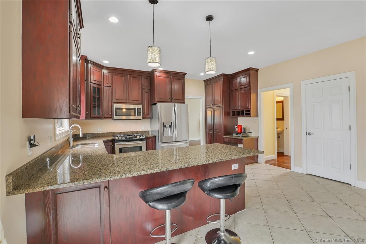 7 Apple Hill Drive, Cromwell, Connecticut image 5