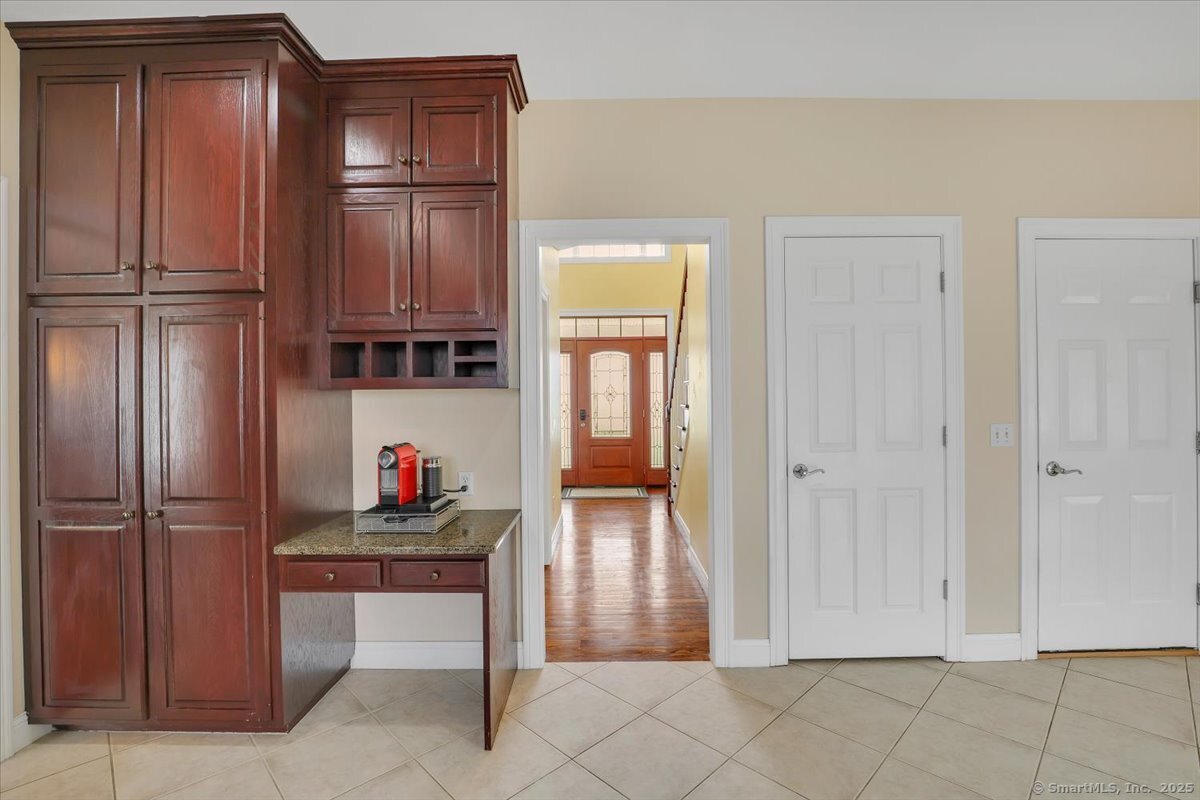 7 Apple Hill Drive, Cromwell, Connecticut image 3