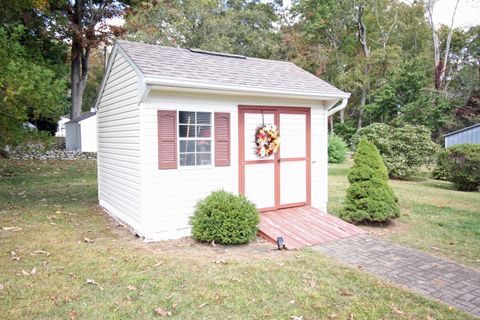 A home in Killingworth