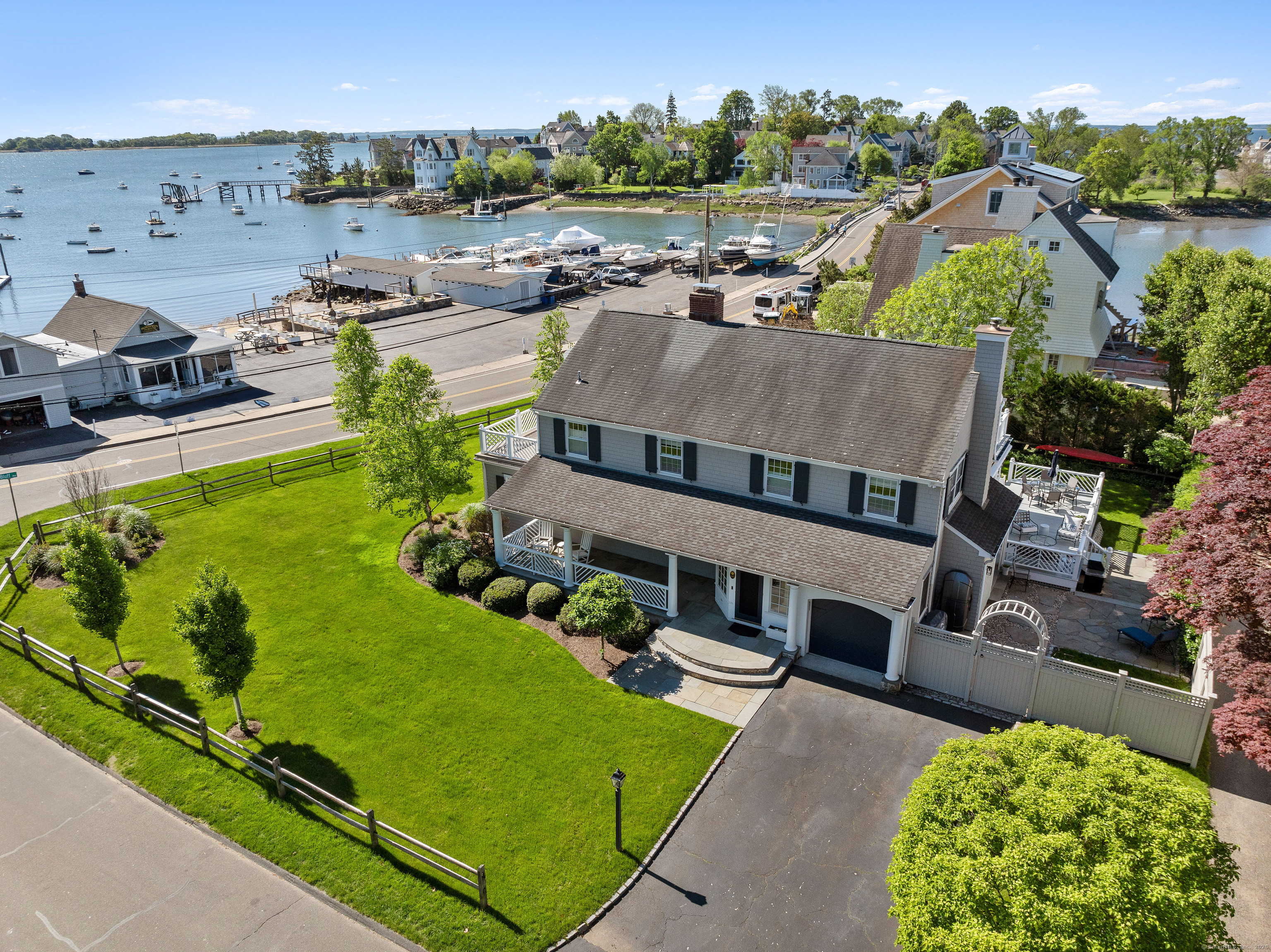 Sammis Street, Norwalk, Connecticut - 4 Bedrooms  
4 Bathrooms  
9 Rooms - 