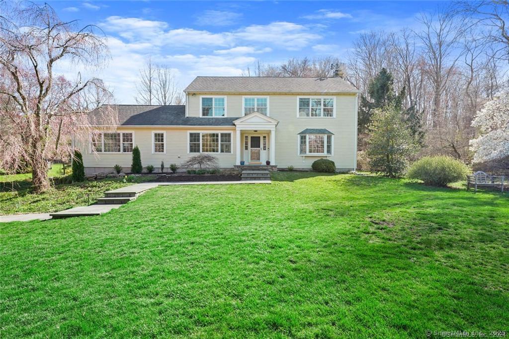 Holly Place, Wilton, Connecticut - 4 Bedrooms  
3 Bathrooms  
9 Rooms - 