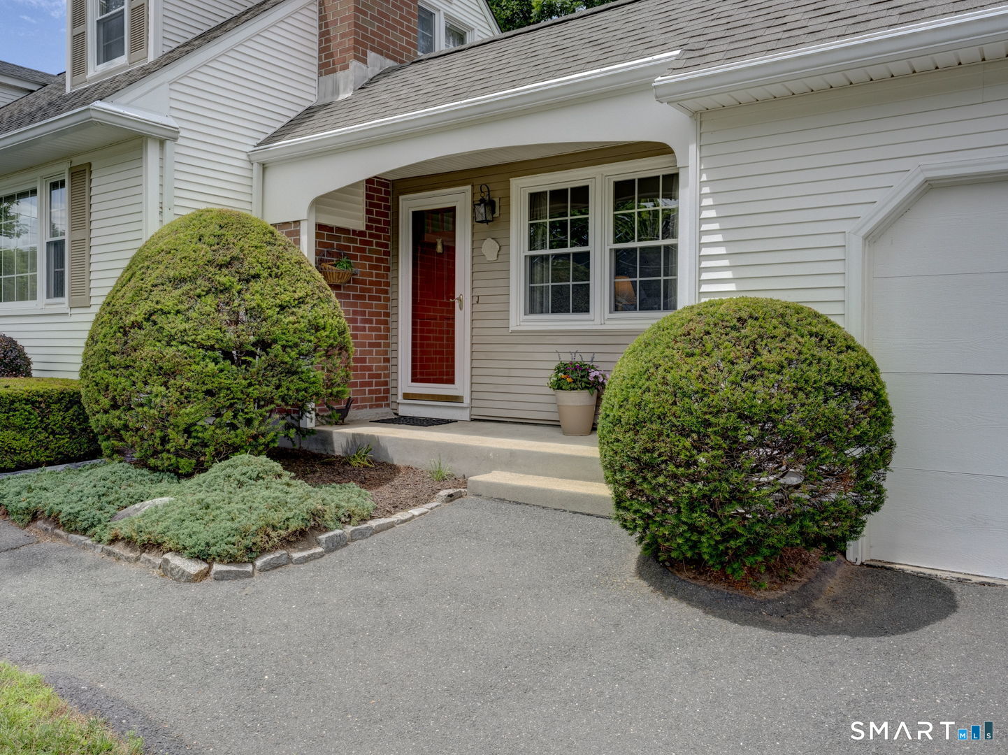 8 Circle Drive
