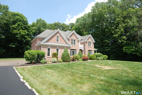 Homes For Sale - 10 Whispering Hollow Court<br/> New Haven County, Cheshire, CT 06410