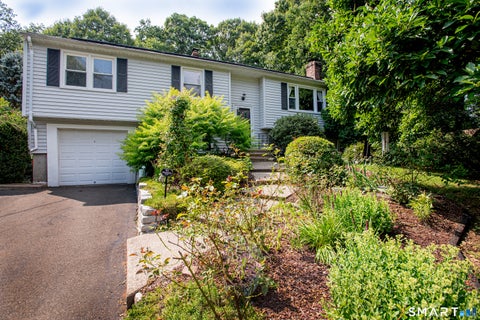Homes For Sale - 25 Booth Terrace<br/> New Haven County, Hamden, CT 06518