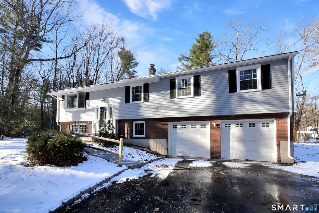 Photo of 29 Minister Brook Drive, Simsbury, CT 06070 (MLS # 24145441)