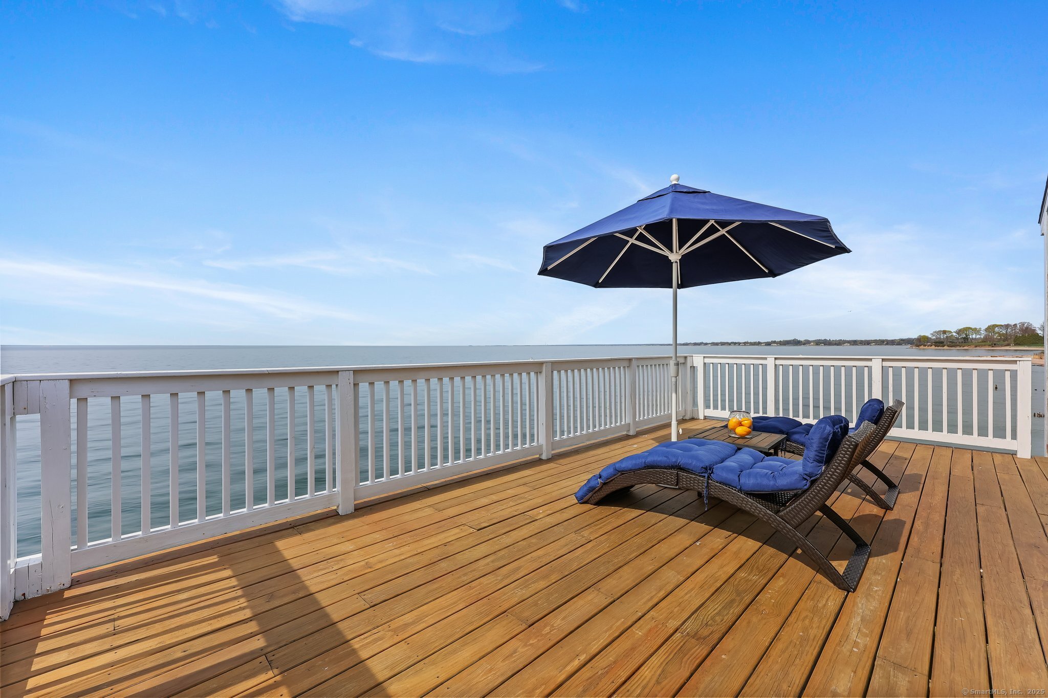 Fairfield Beach Road, Fairfield, Connecticut - 2 Bedrooms  
2 Bathrooms  
4 Rooms - 