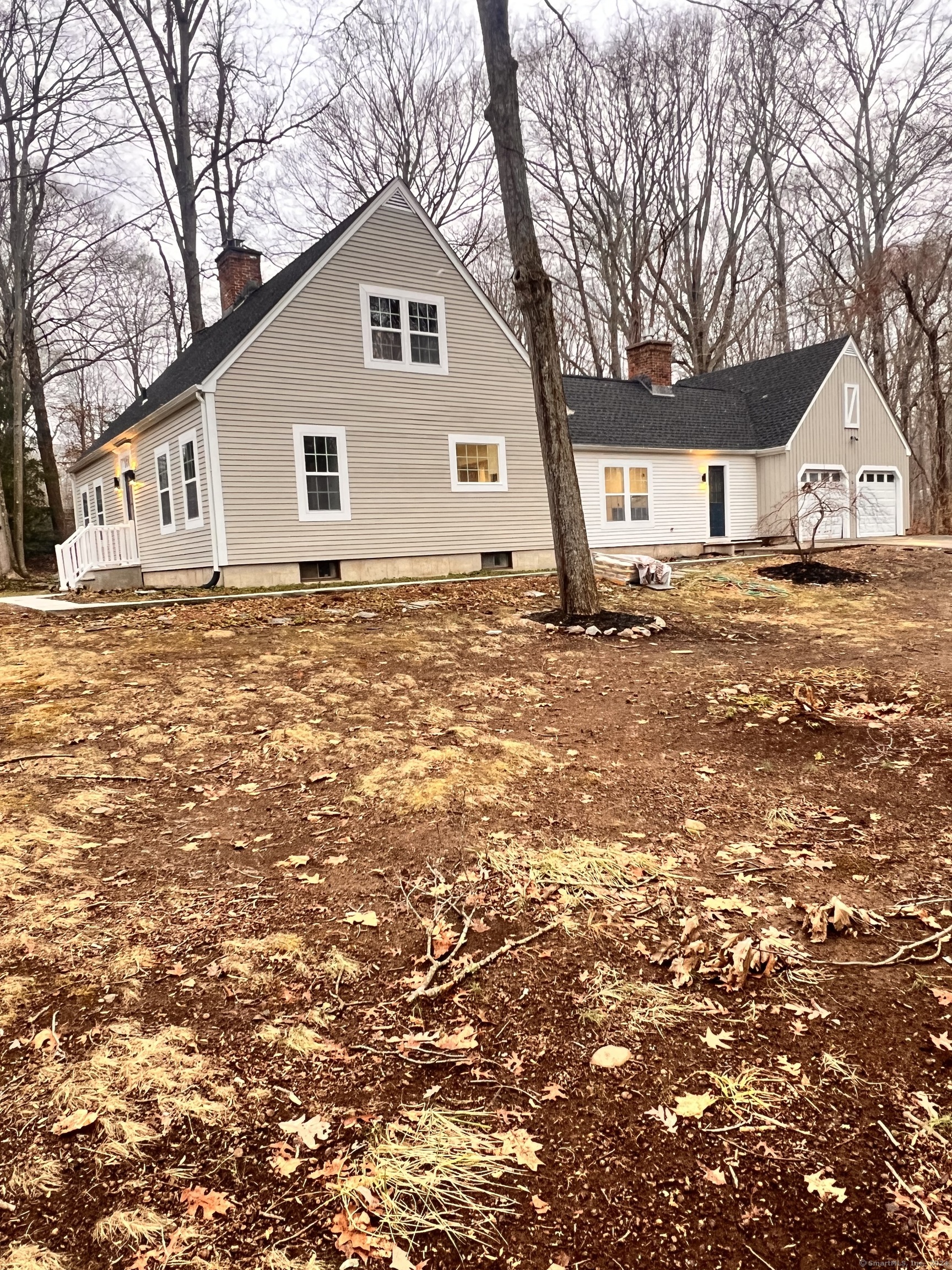 Property for Sale at 18 Foxwood Road, Guilford, Connecticut - Bedrooms: 4 
Bathrooms: 3 
Rooms: 11  - $727,777