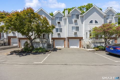 Photo of 925 Oronoke Road #27F, Waterbury, CT 06708 (MLS # 24182008)
